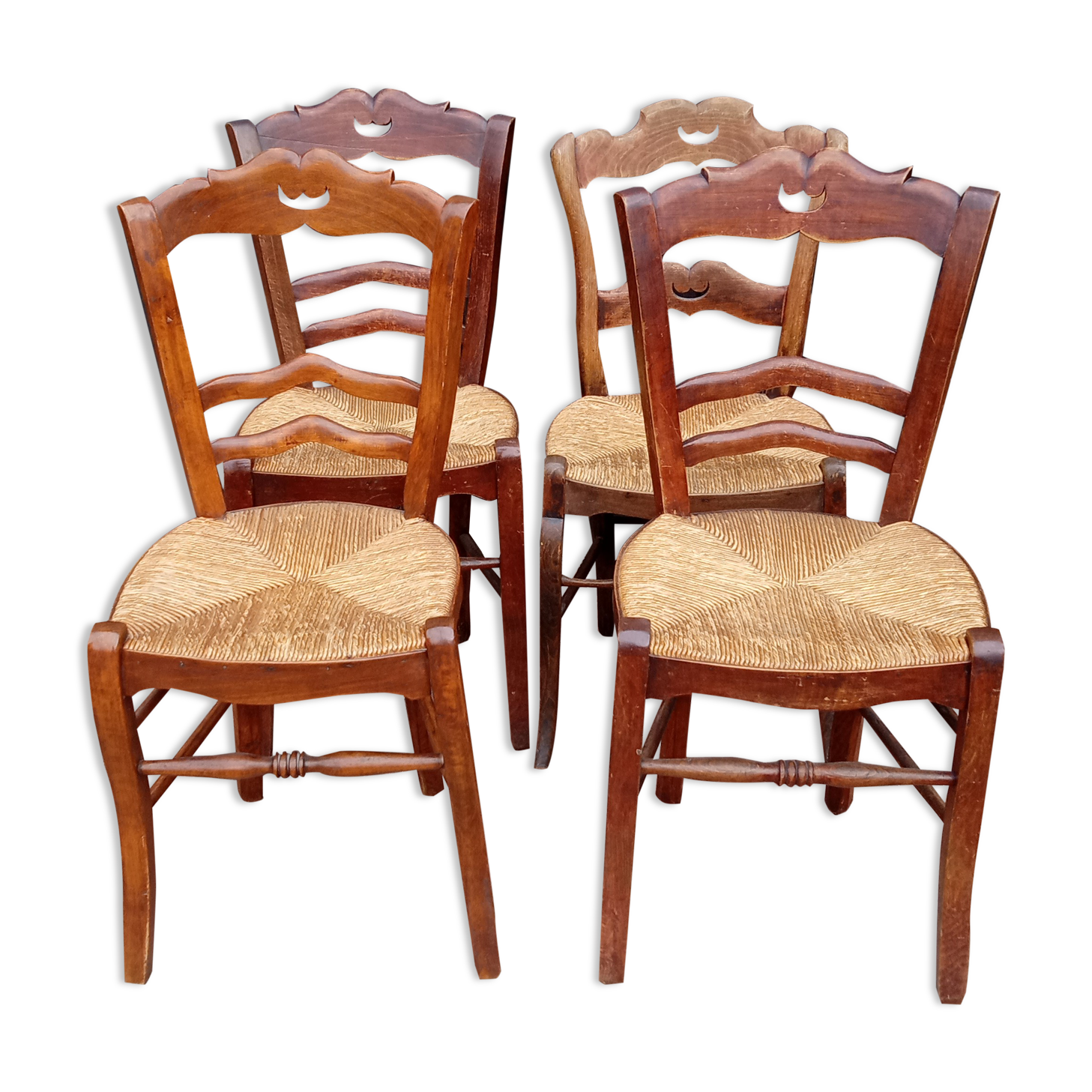 4 mulched chairs