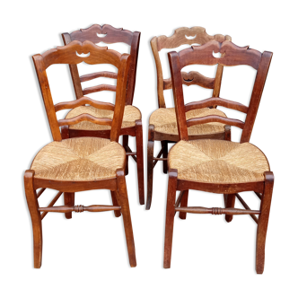 4 mulched chairs