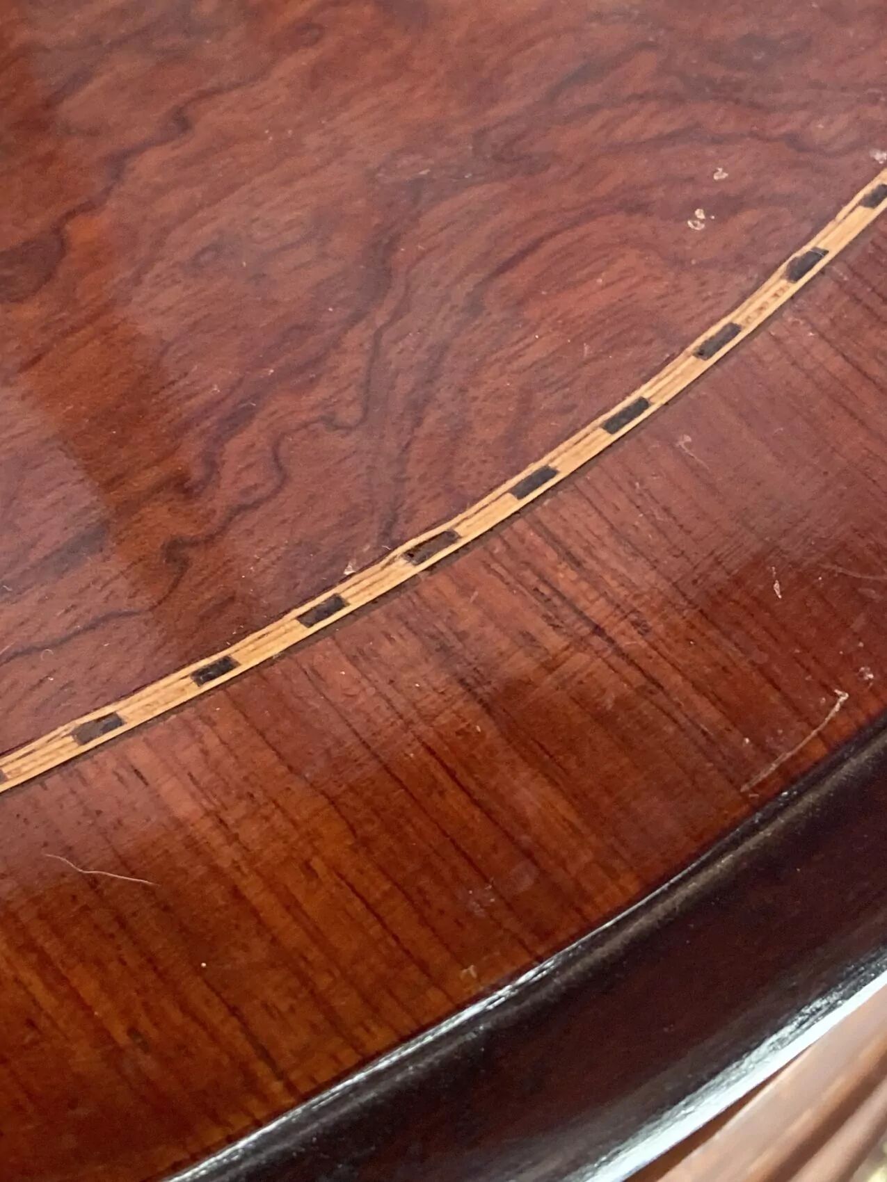 Curved Louis XV style chest of drawers with four drawers – 20th century.