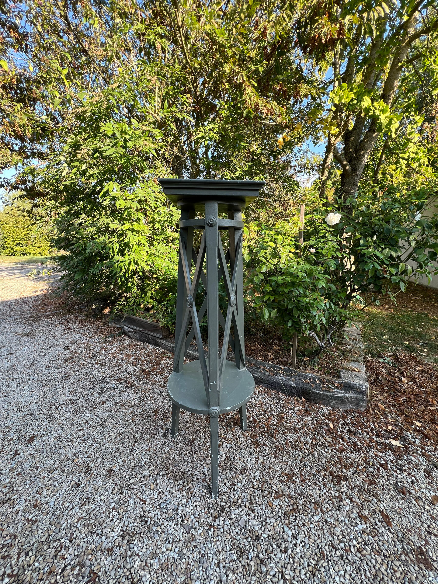 Wood sculptor's stool