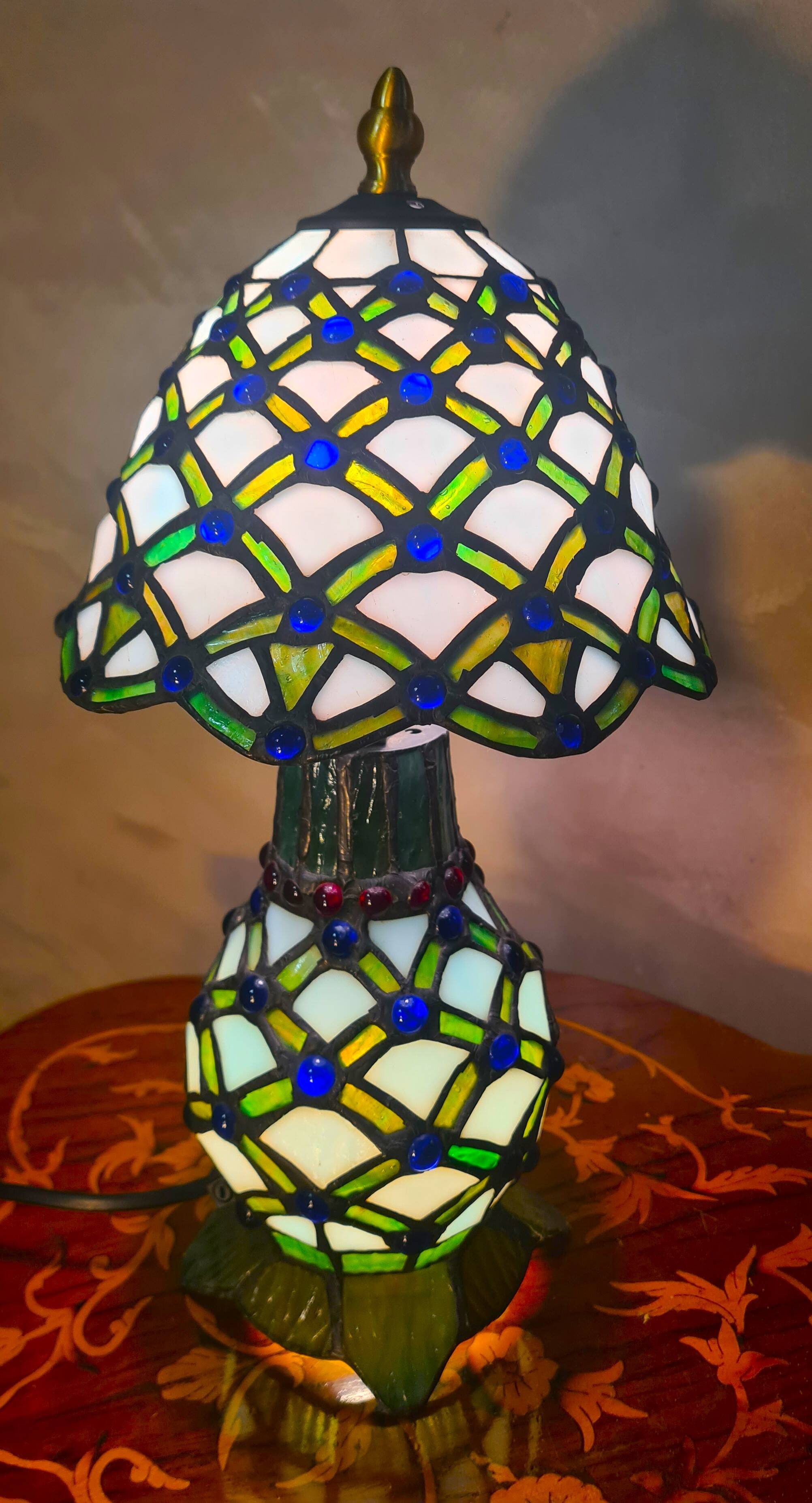 lamp with 2 lights, stained glass, handmade lead solder, Tiffany style