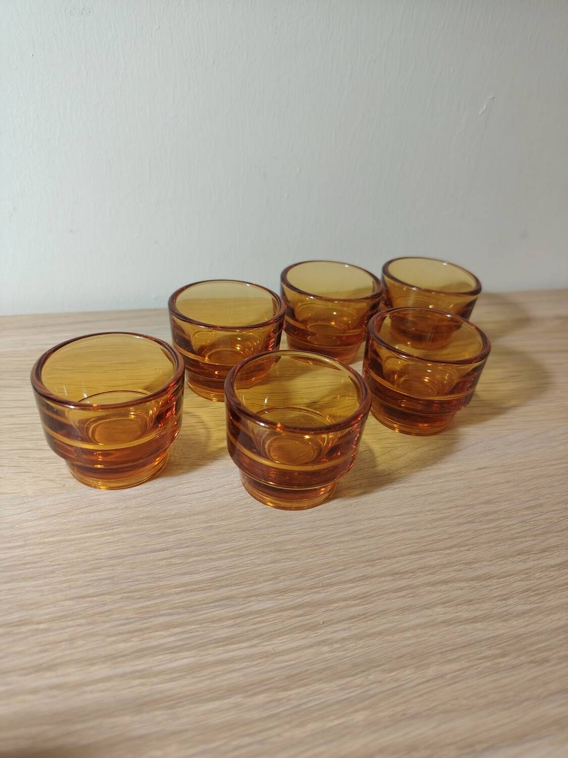 Amber egg cups Lever