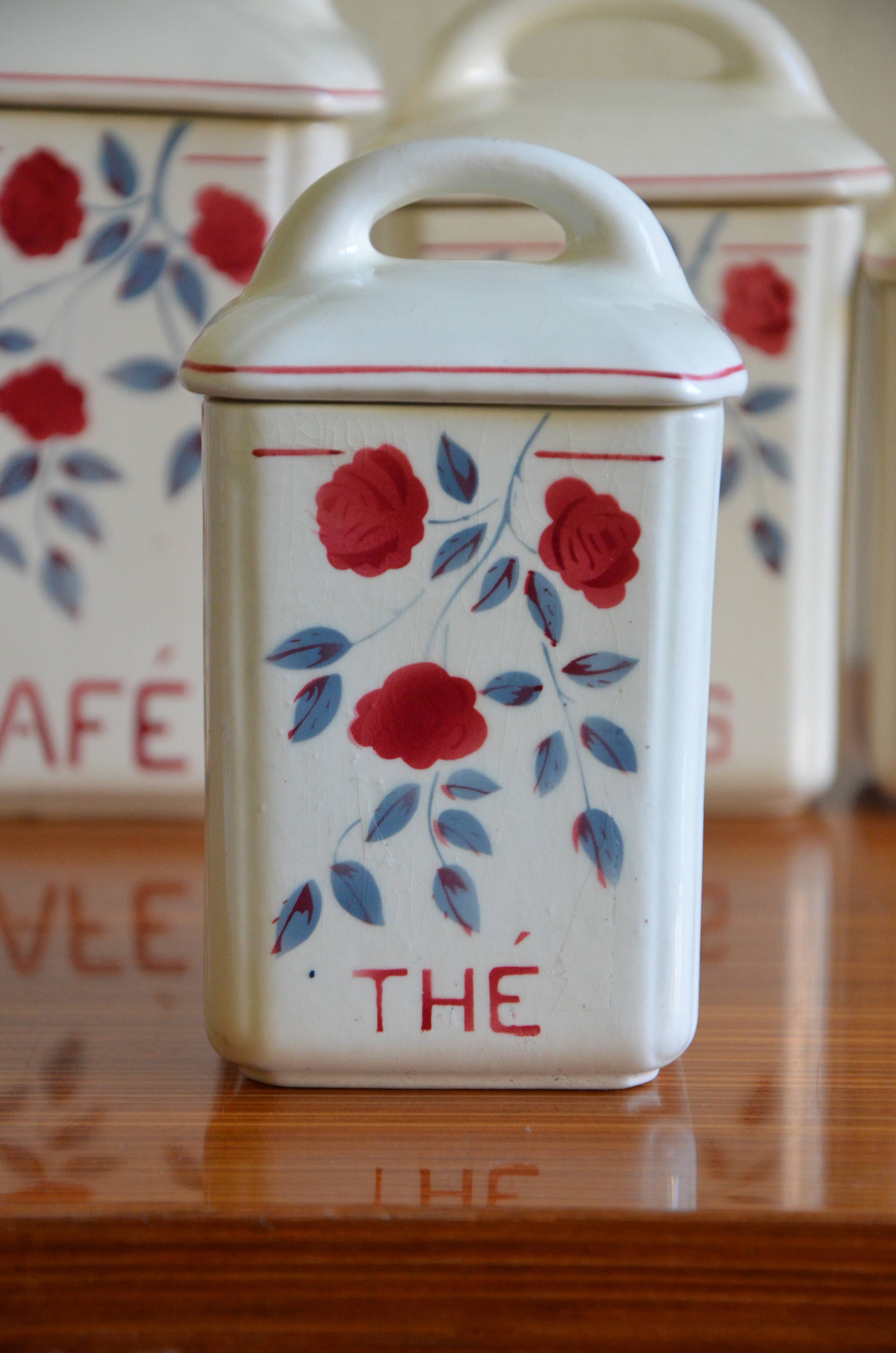 Lot of 6 porcelain spice jar