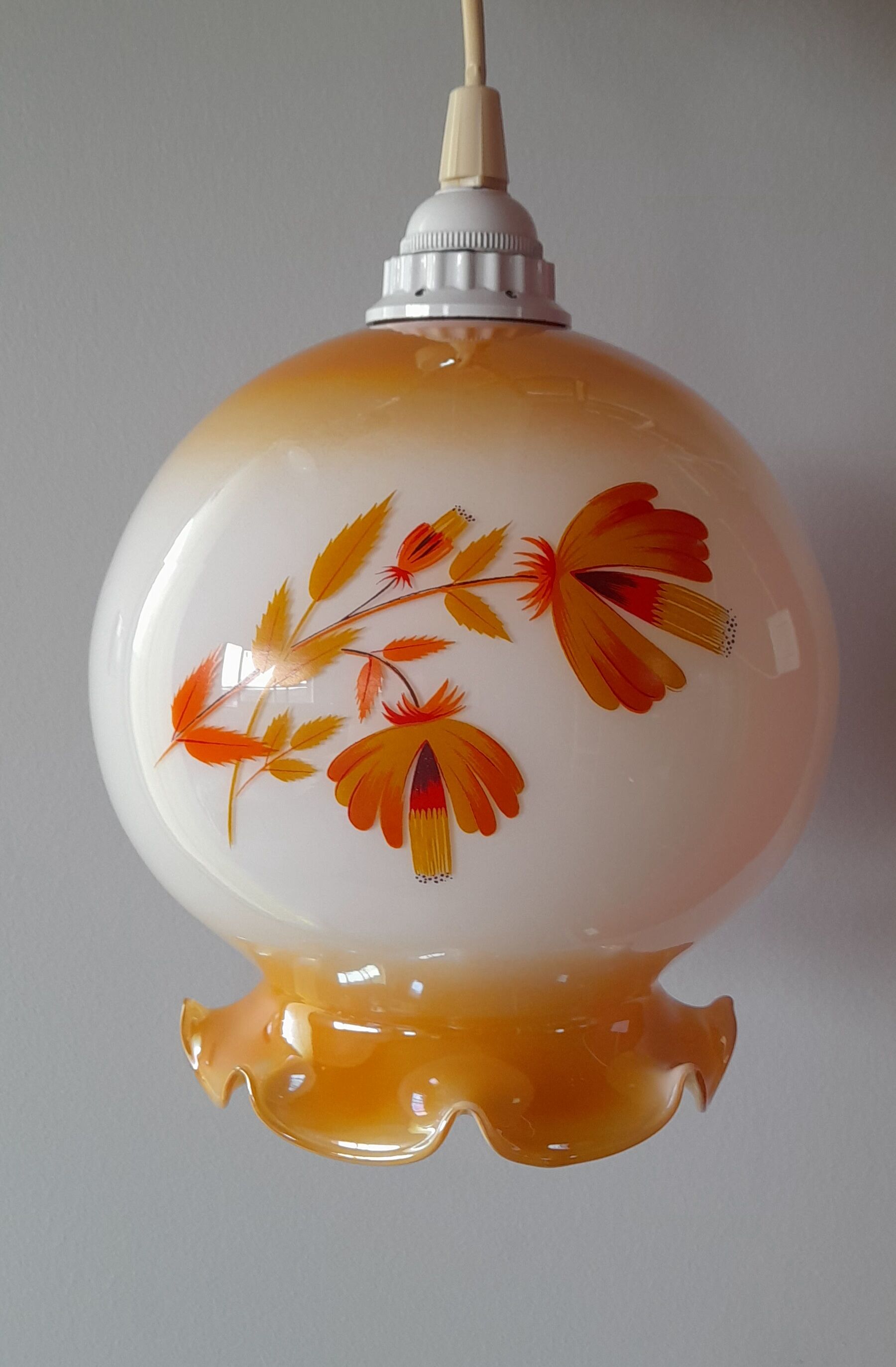 Suspension in floral opaline