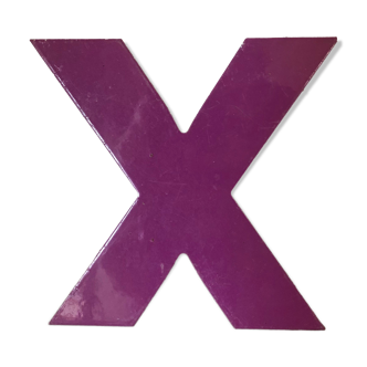 Lettre violette « X »