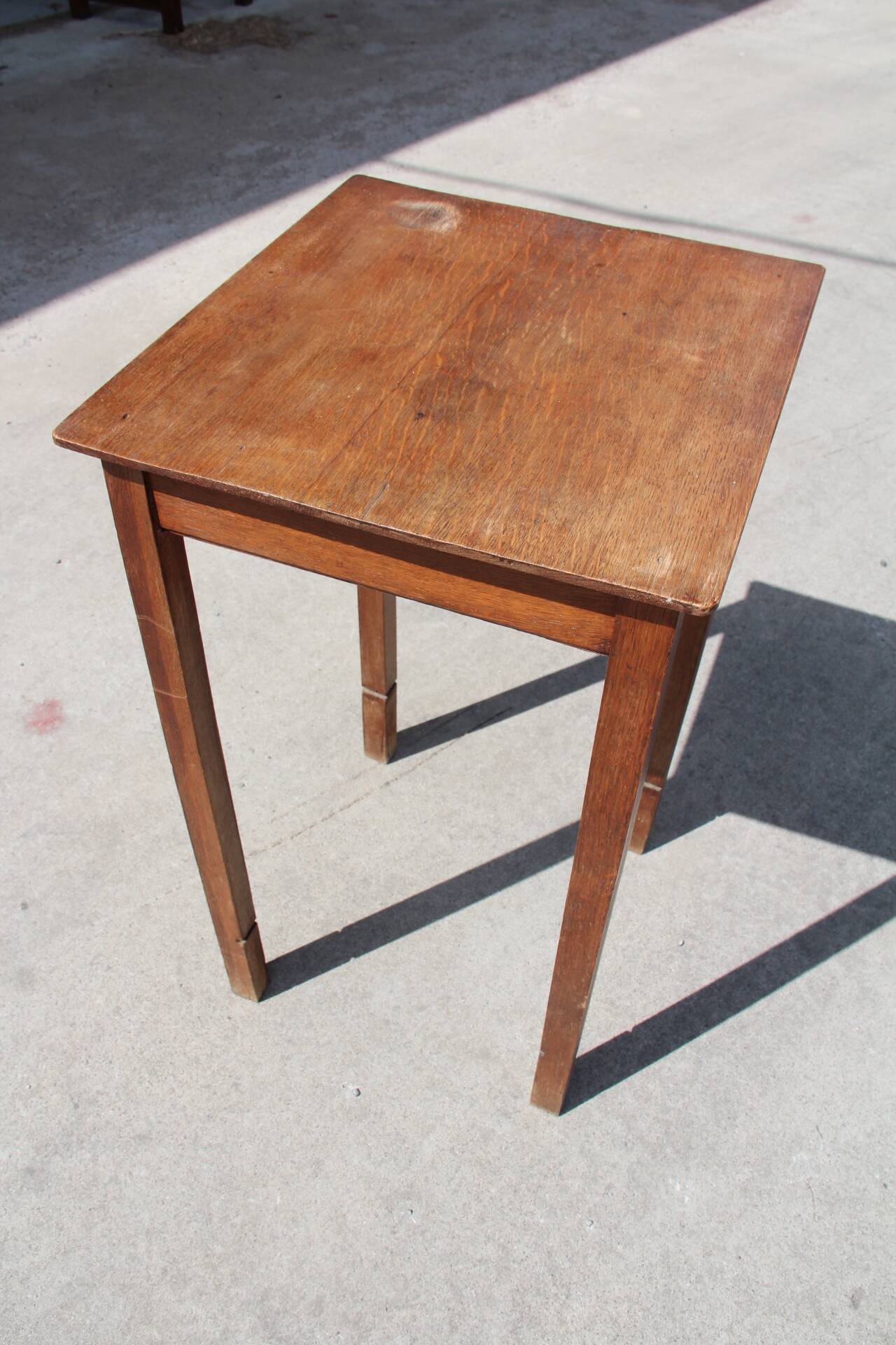 High side table in oak