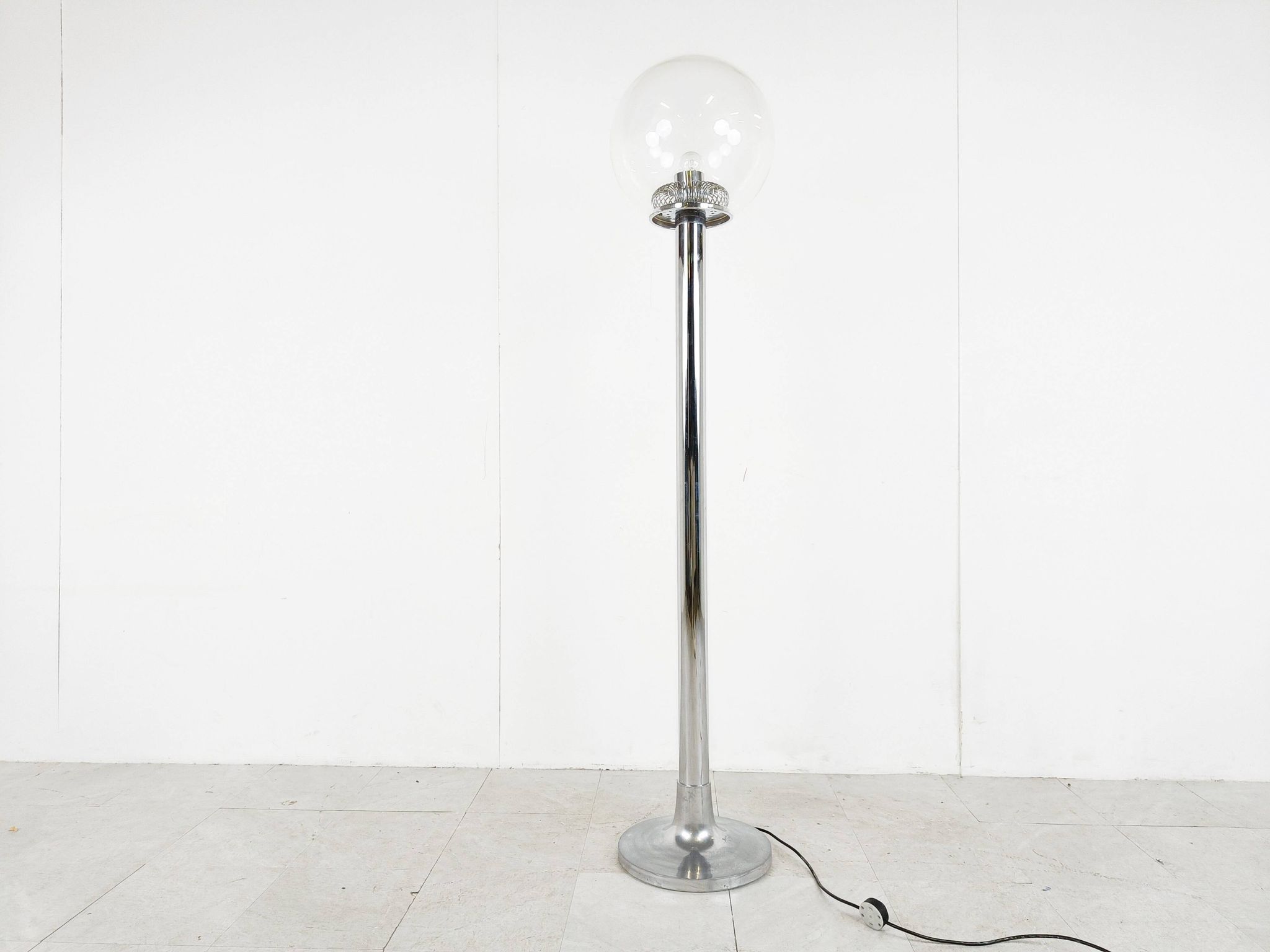 Lampe de sol vintage en chrome et verre, années 1970