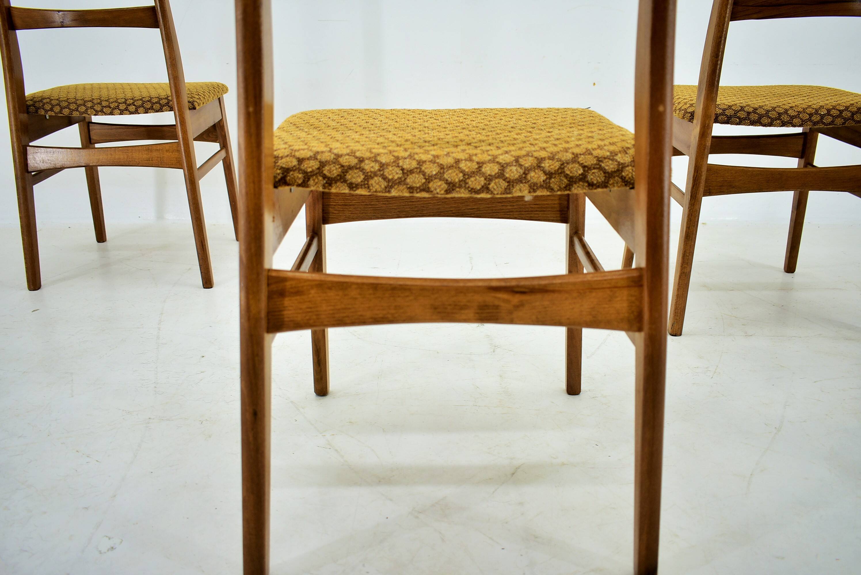 4 chaises de salle à manger en hêtre années 1960, Tchécoslovaquie