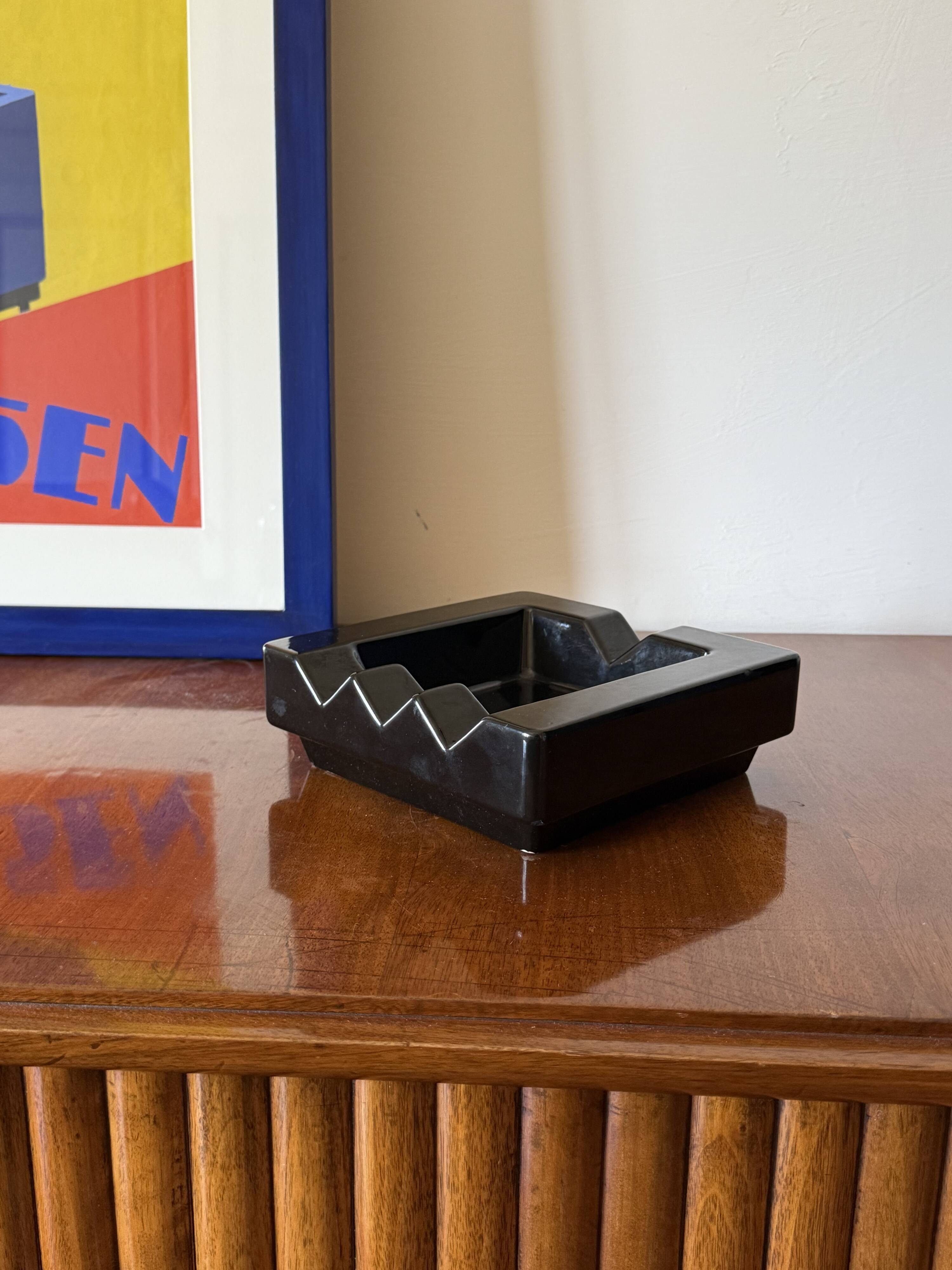 Postmodern ceramic ashtray, in the manner of Ettore Sottsass, il Mambruco,
