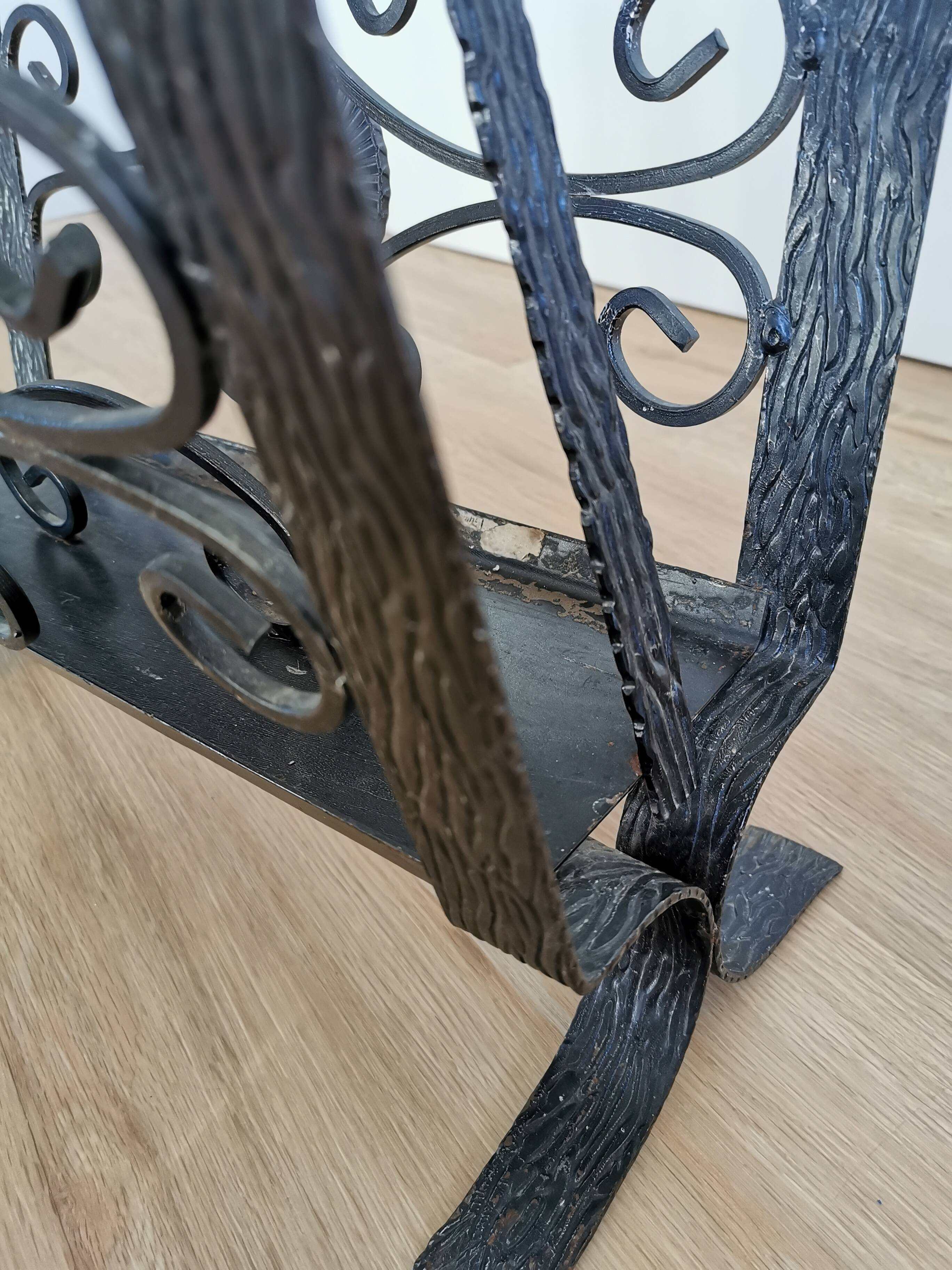 Porte-revues vintage en fonte