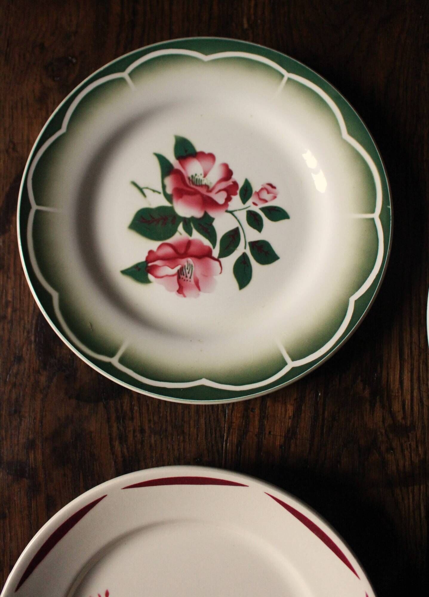 Set of 6 mismatched Art Deco red green yellow dinner plates Digoin