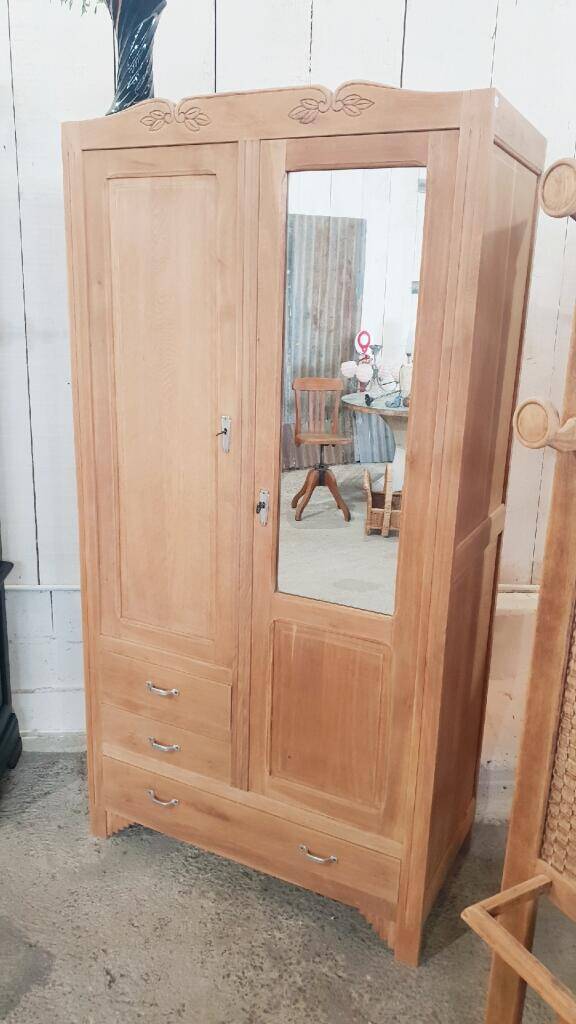Old mirror cabinet