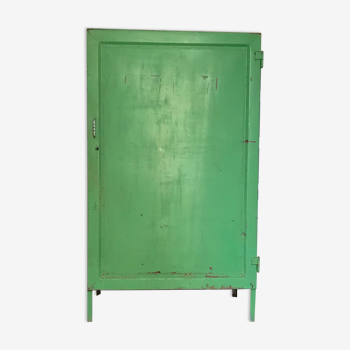 Armoire en métal