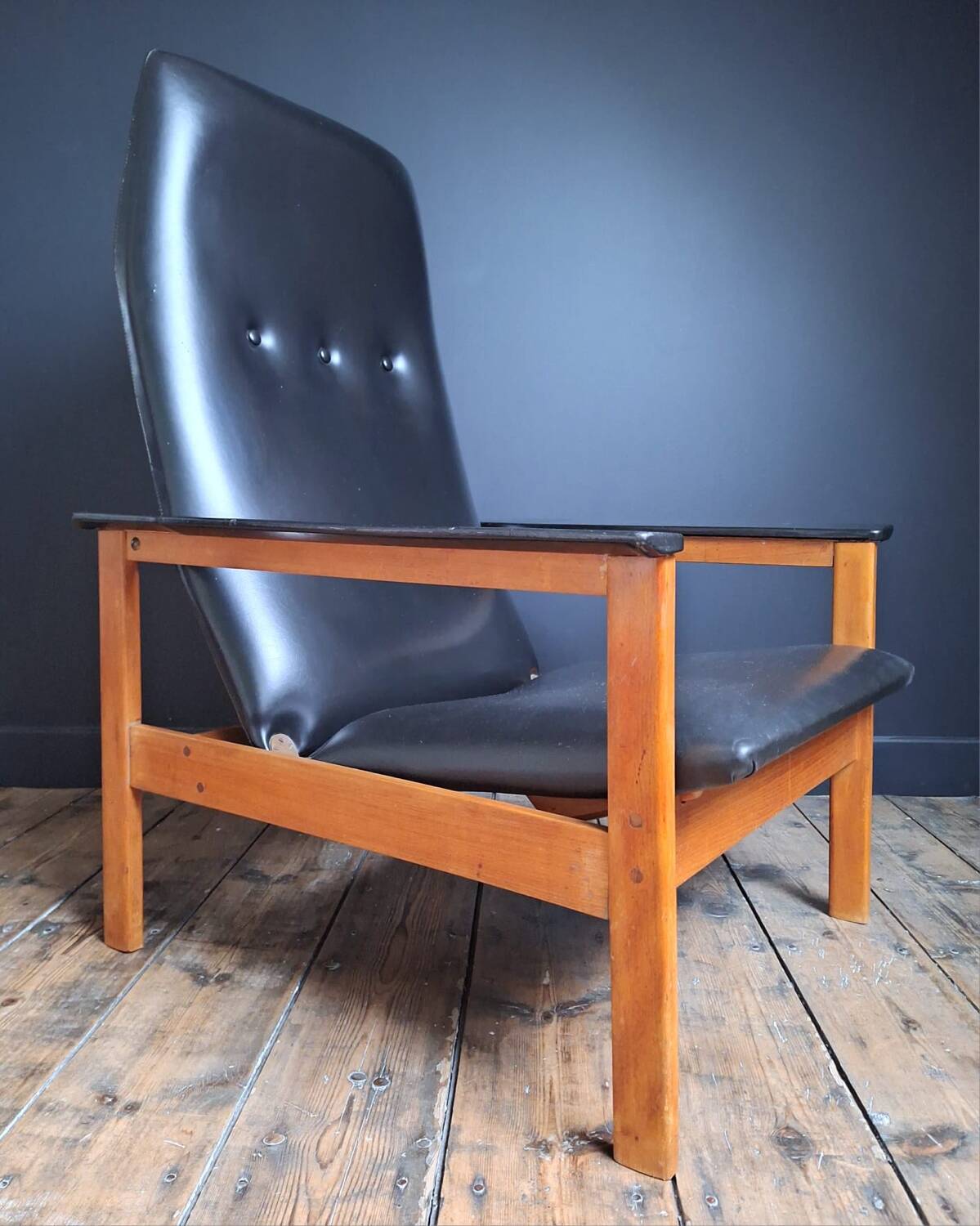 Reclining armchair Georges Van Rijck for Beaufort, wine seat furniture