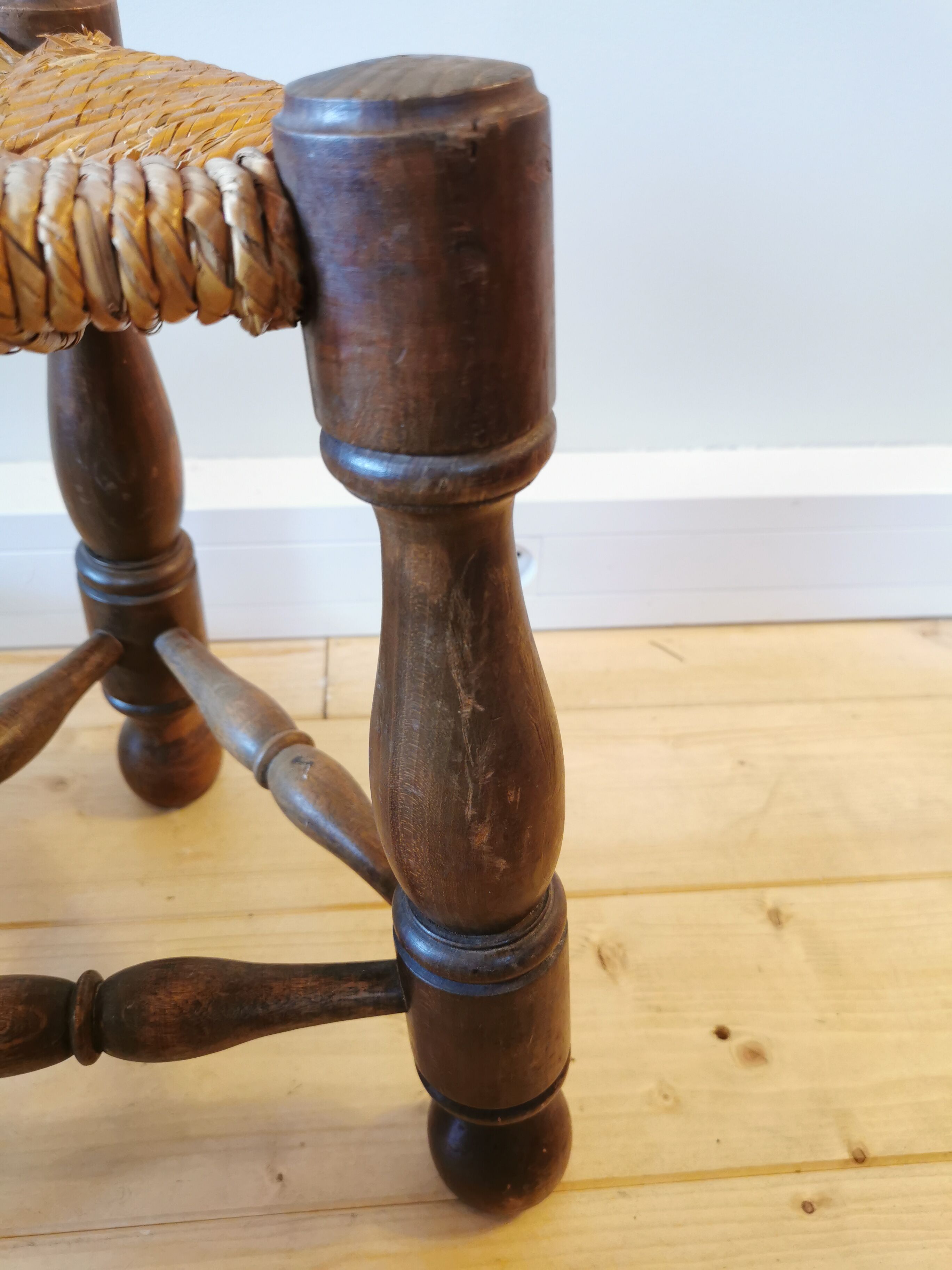Tabouret tripode paillé des années 50