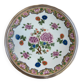 Porcelain plate with silver edge