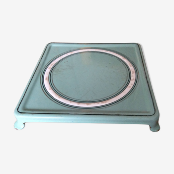 Enameled sheet metal trivet