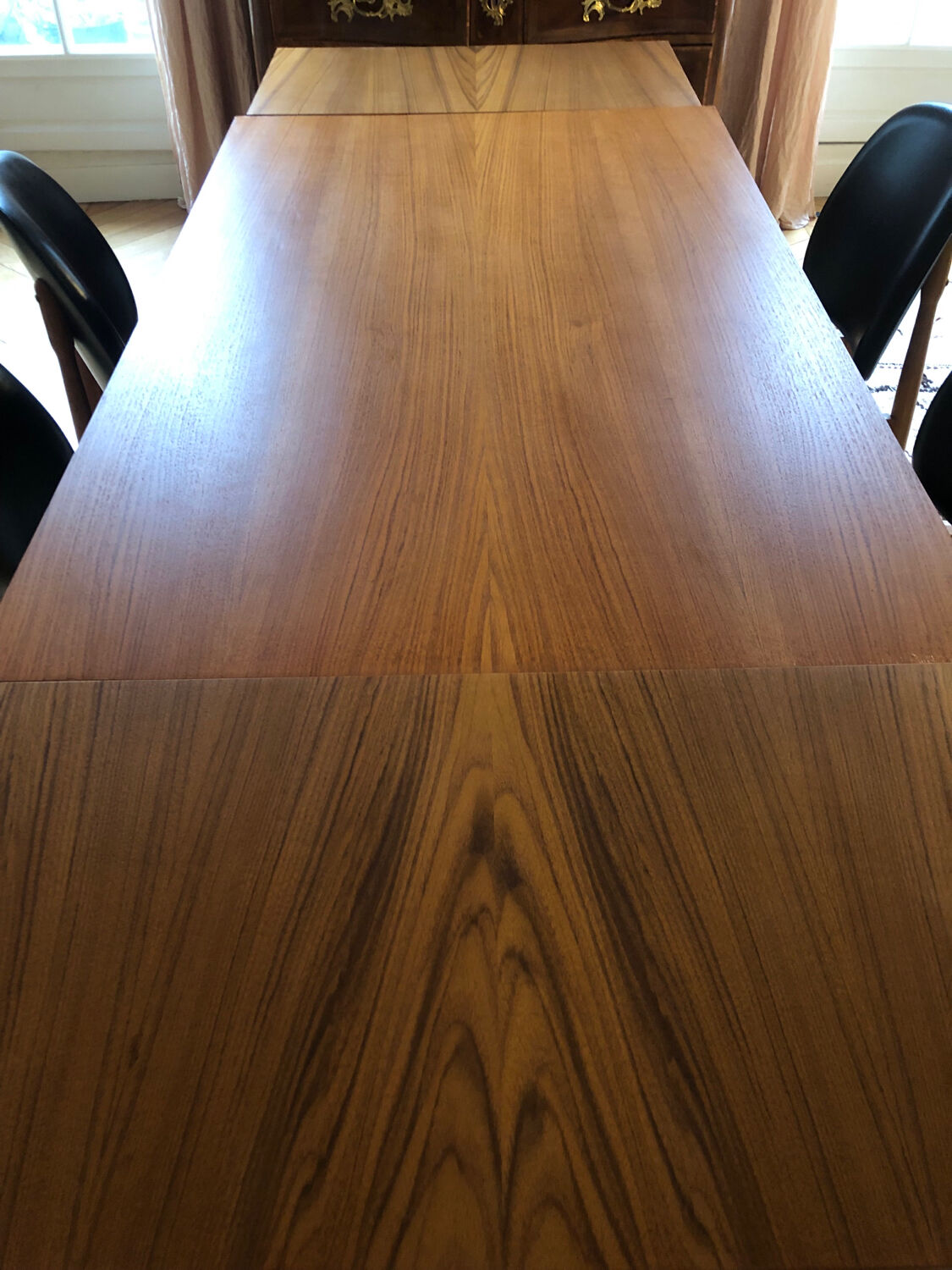 Large vintage extendable wooden dining table – 140 to 224 cm
