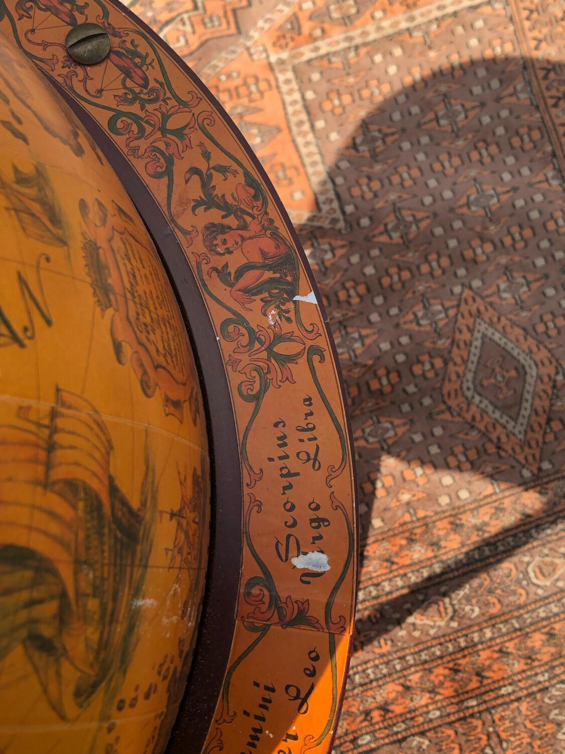 Globe terrestrial bar