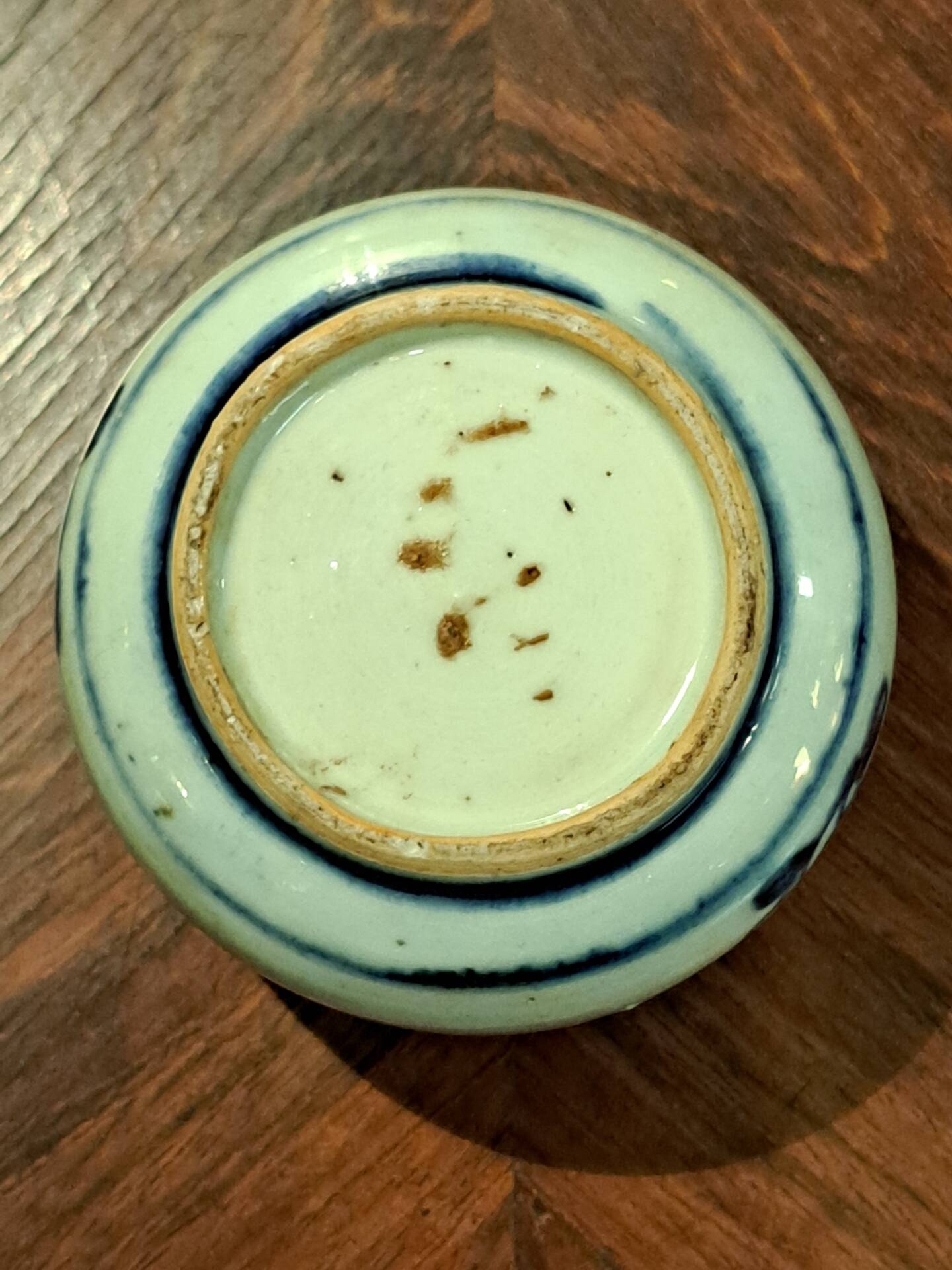 18th-century Chinese pot Qianlong in porcelain