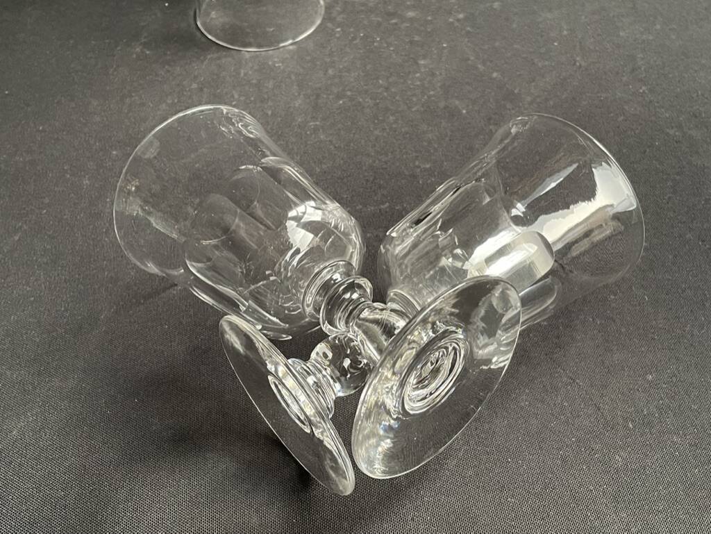 6 White wine glasses – Cut crystal