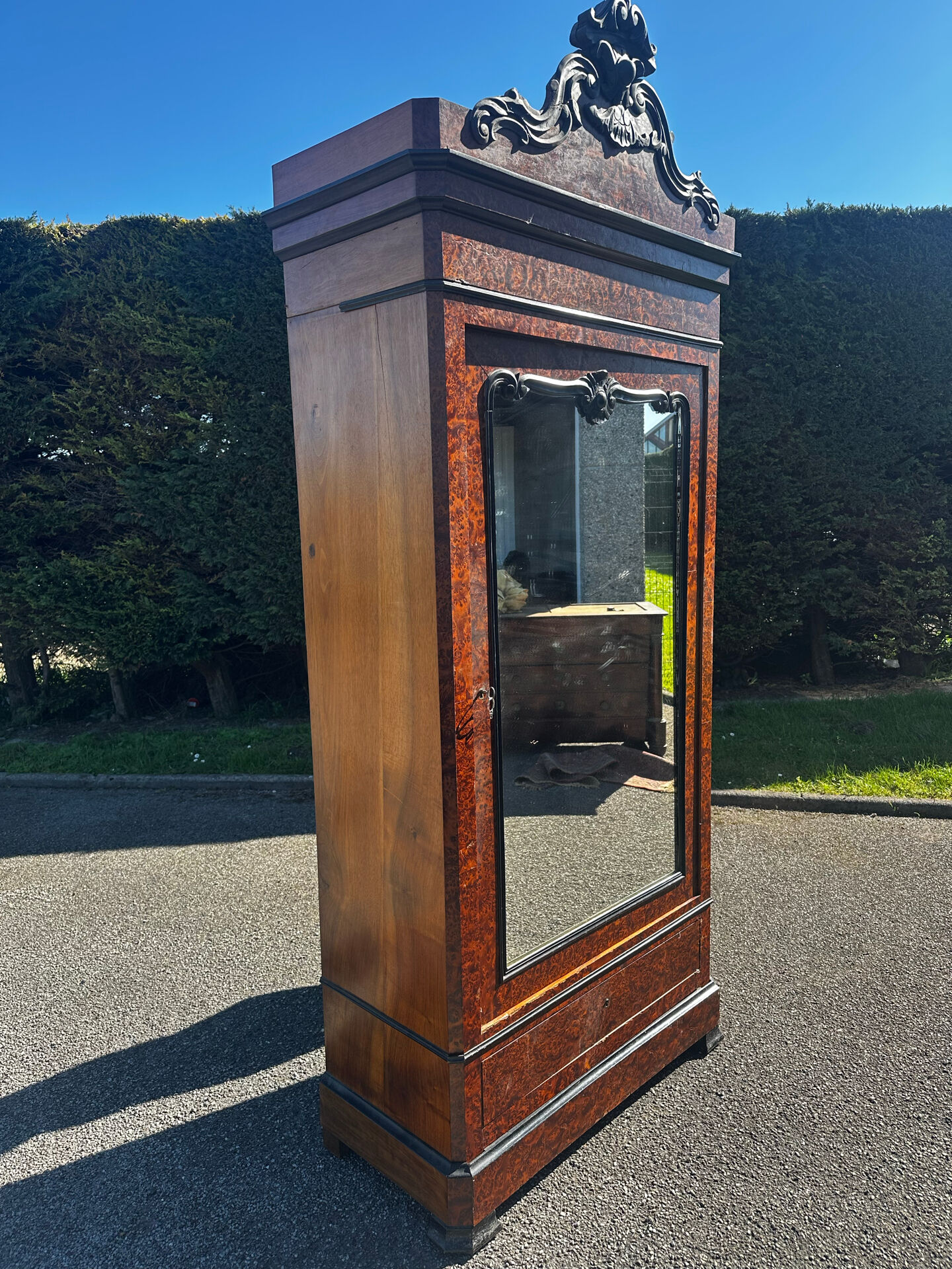 Armoire à glace Napoléon III en placage de loupe