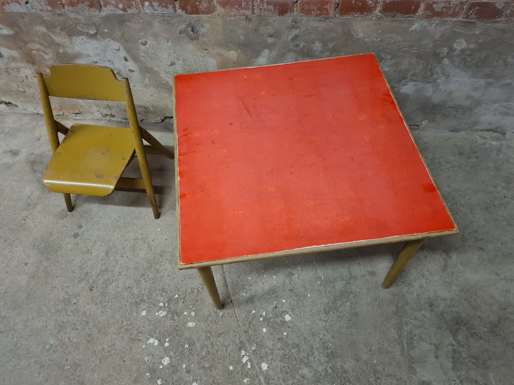 Lot table et chaise Egon Se 18 enfant