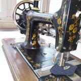 Machine sewing manual and Original portable, Victoria from 1894