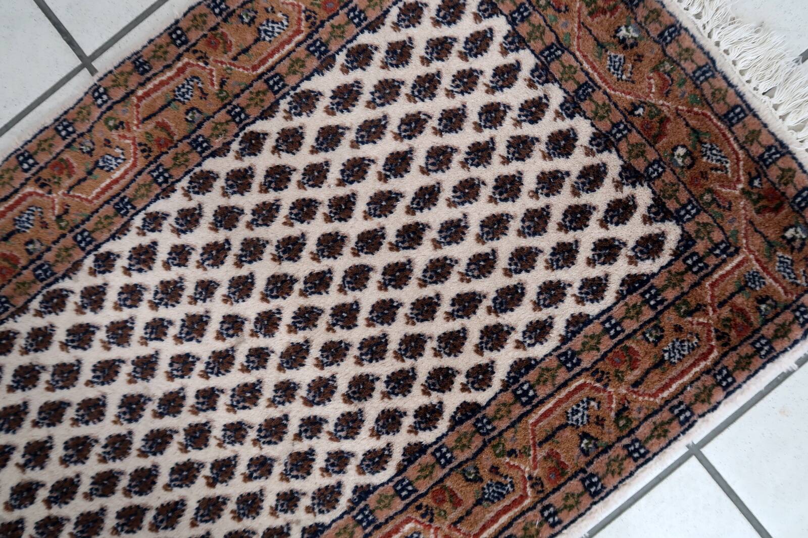 Tapis vintage indien Seraband fait main en laine – 56 x 89 cm – Années 1970