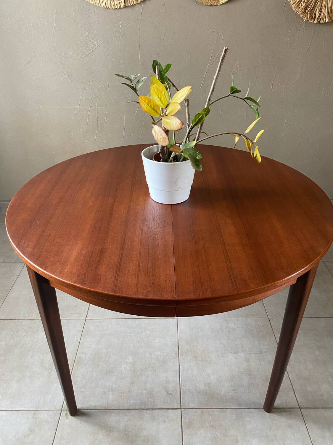 Vintage French house extendable round table (very large when unfolded)