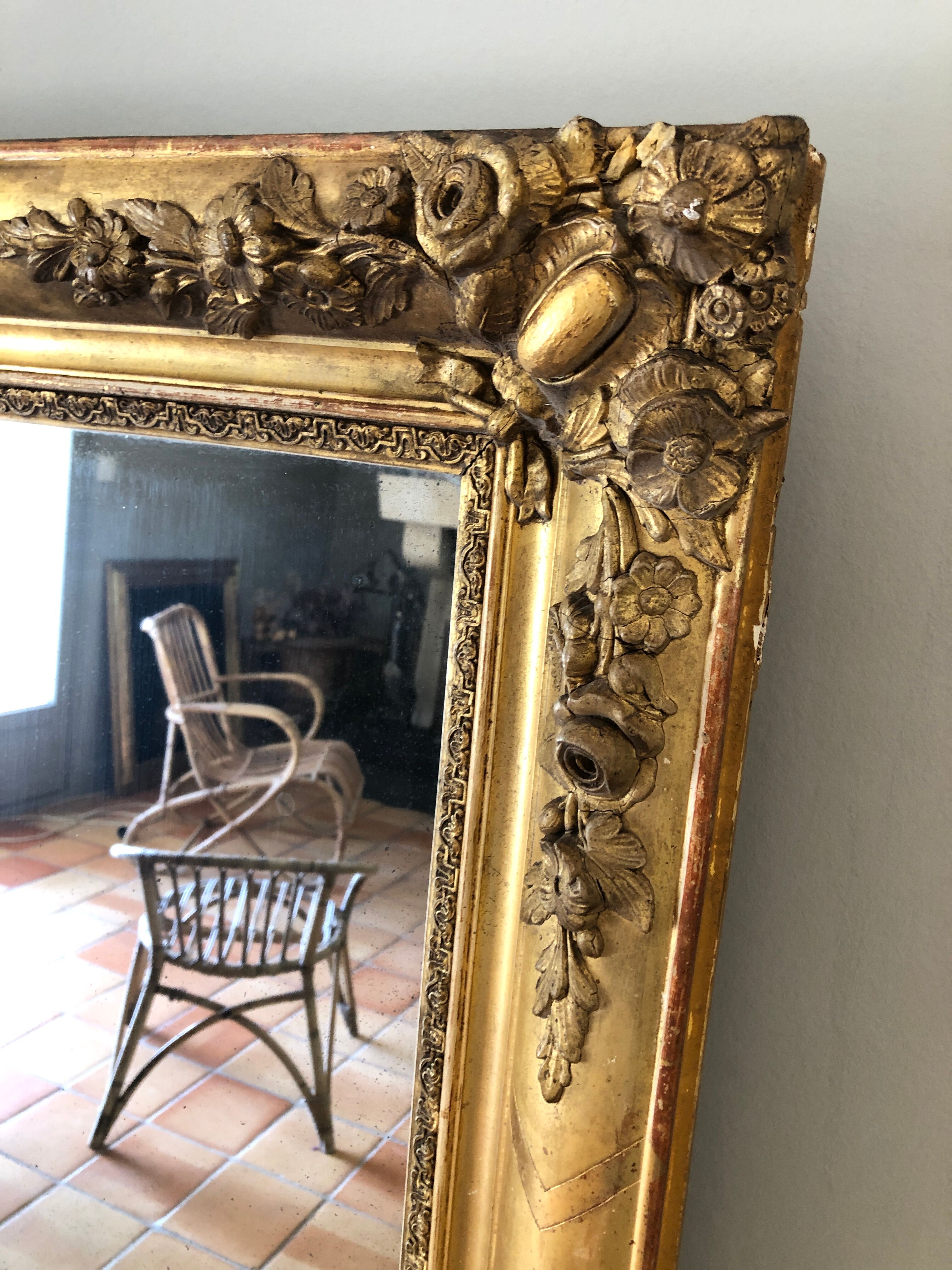 Golden mirror with leaf 141x102