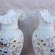 Paire de vases en opaline blanche