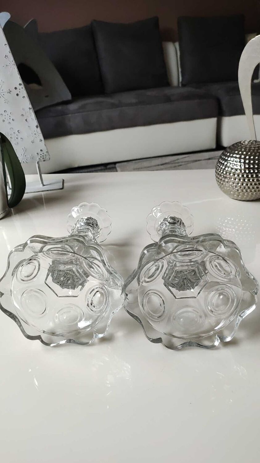 Paire de bougeoirs verre moulé, forme florale/godronnée, verrerie de portieux. années 50.