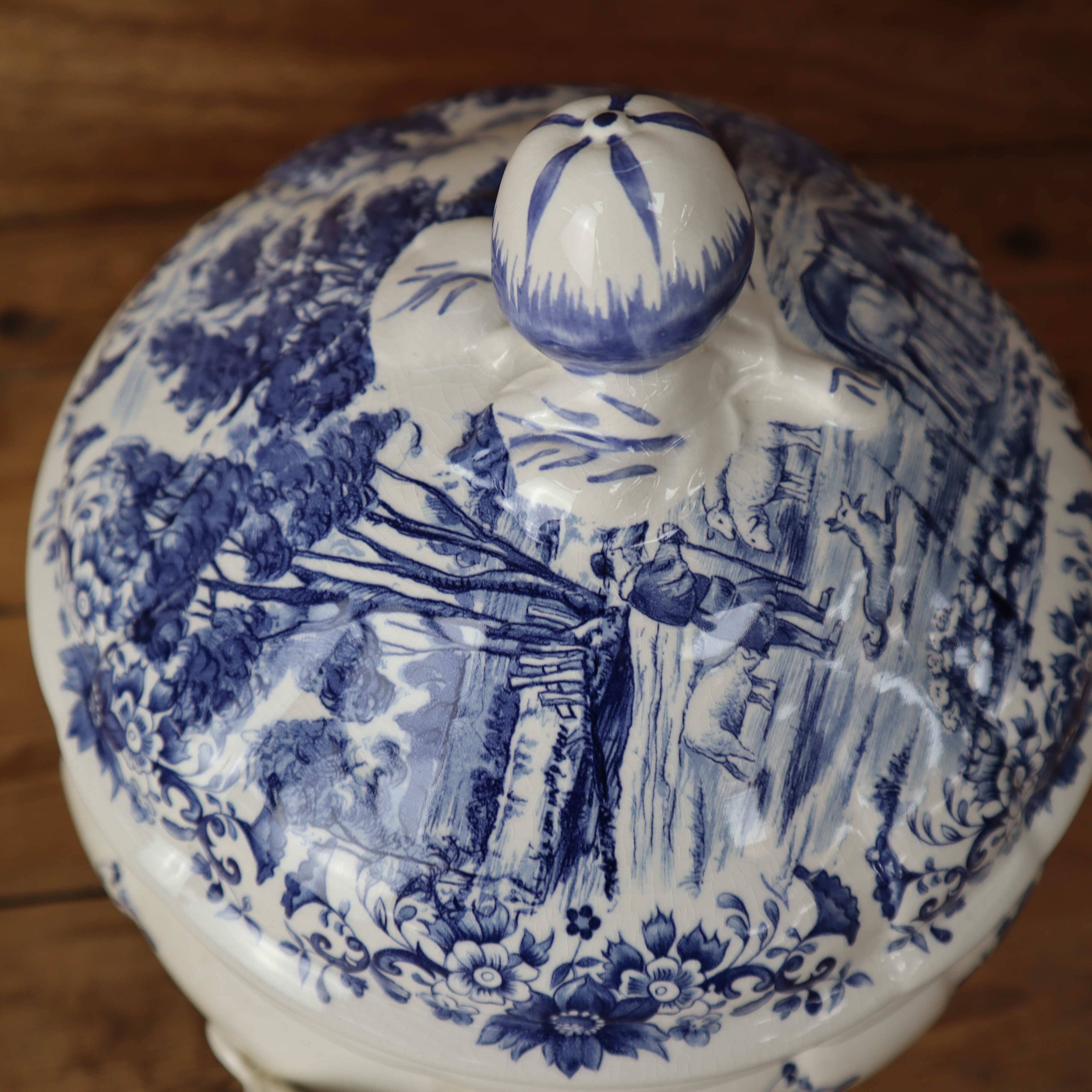 Vintage earthenware soup tureen Sarreguemines Derby series 1920 Blue and white