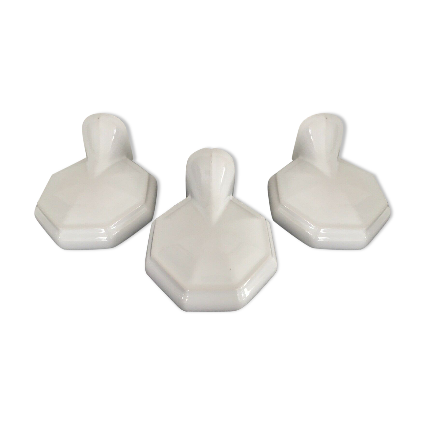 Lot of 3 appliques in white faience