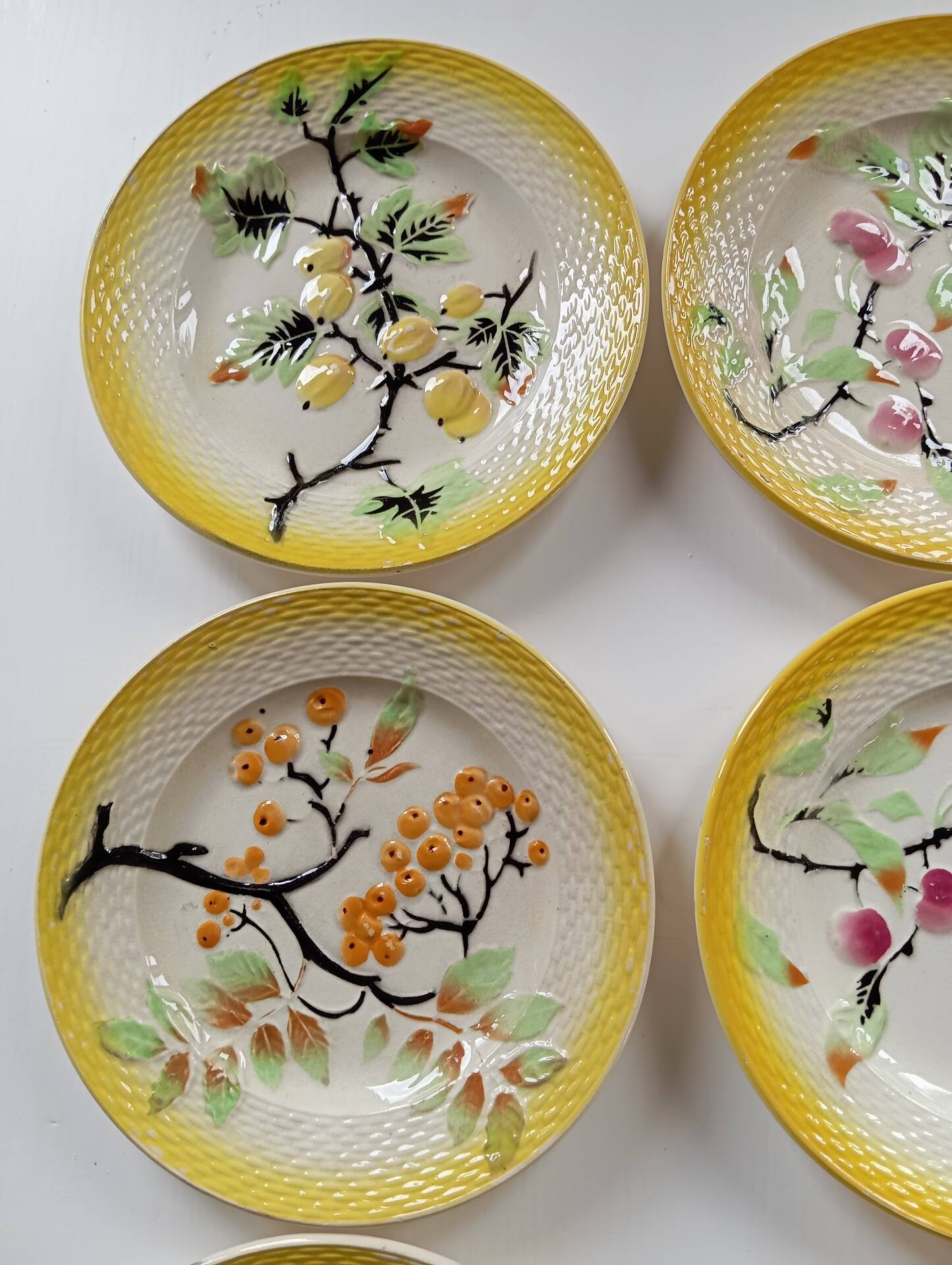 6 Art Deco dessert plates in barbotine. Moulin des Loups.