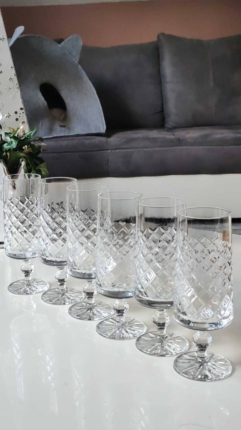 Set 6 champagne flutes, Lorraine crystal. Diamond/crosshair patterns. High 16 cm