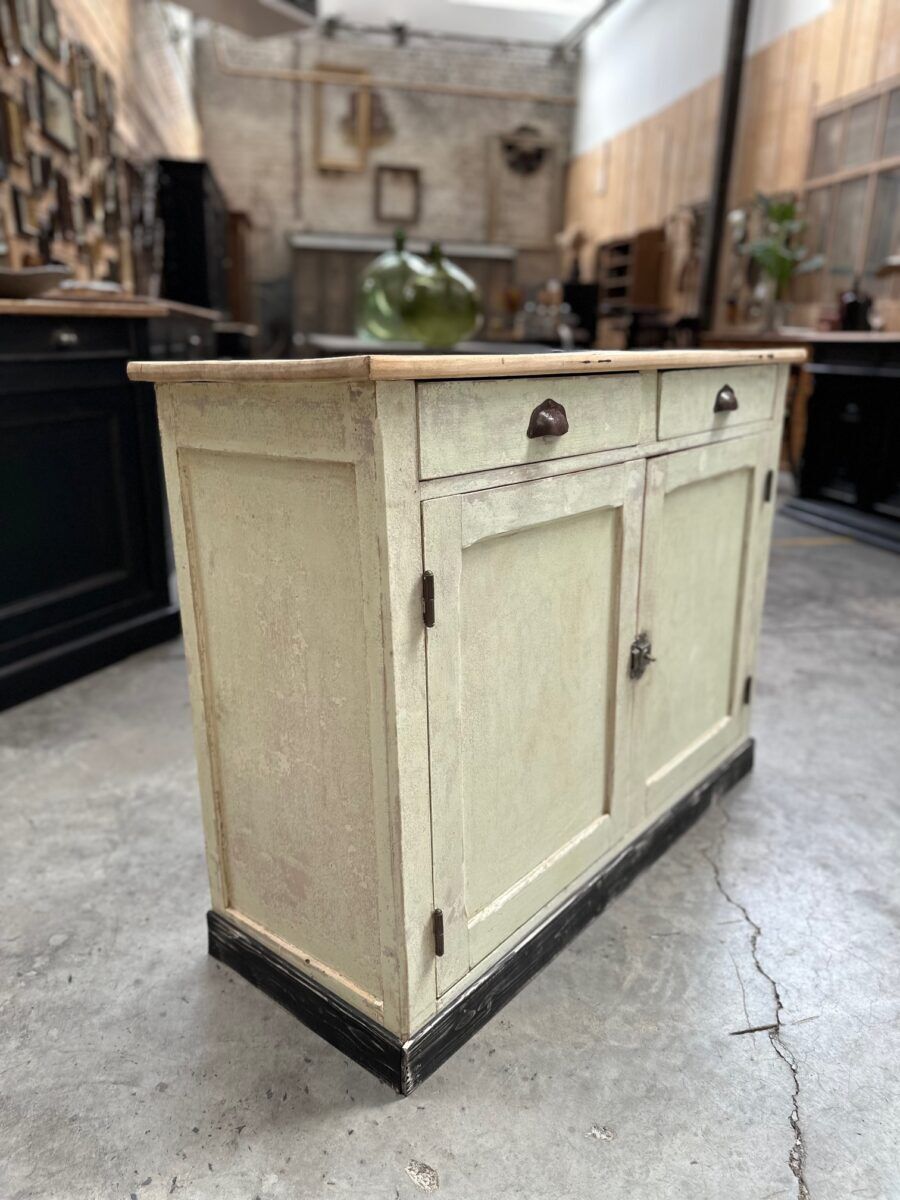 Buffet with 2 doors from the early 20th century.