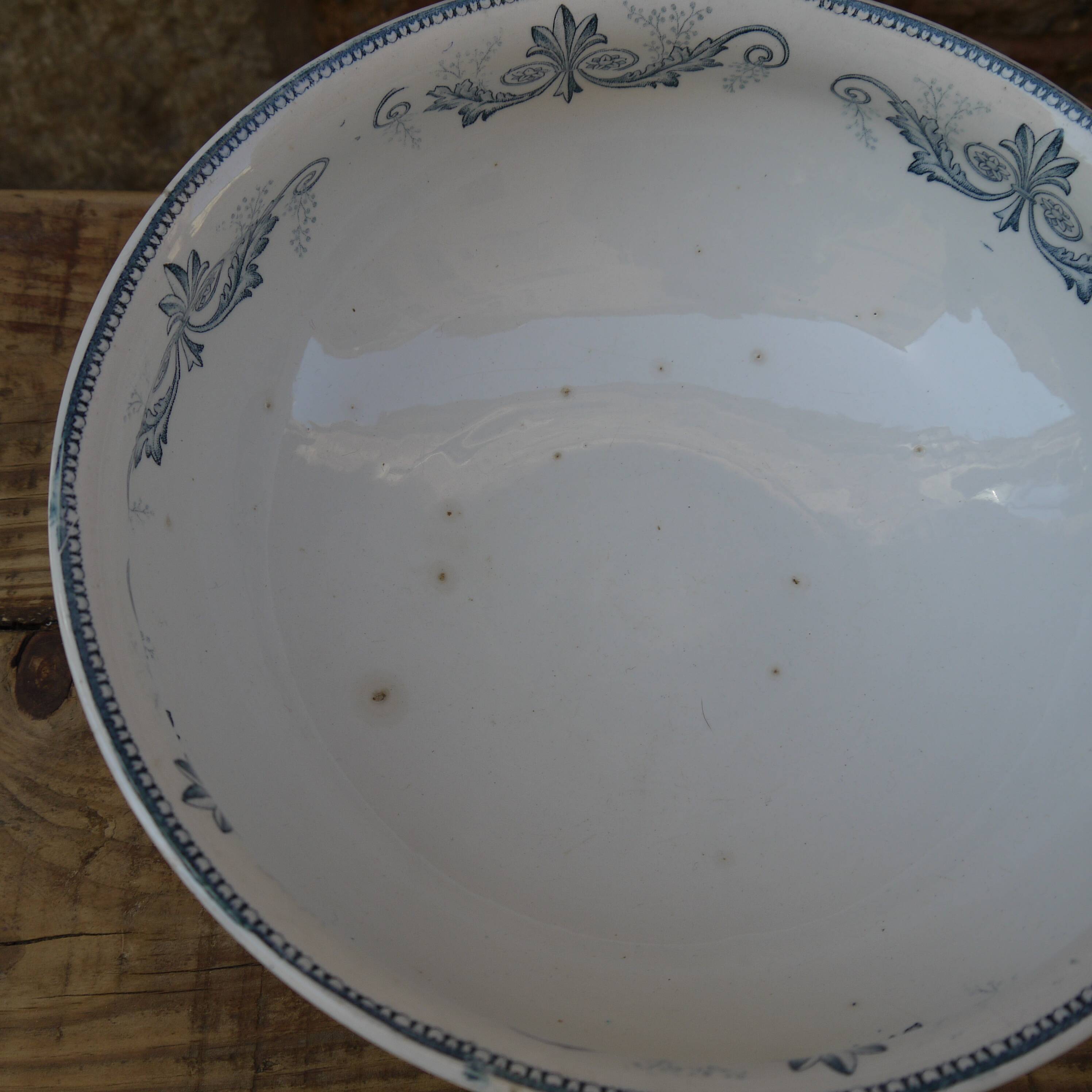 Salad in earthenware