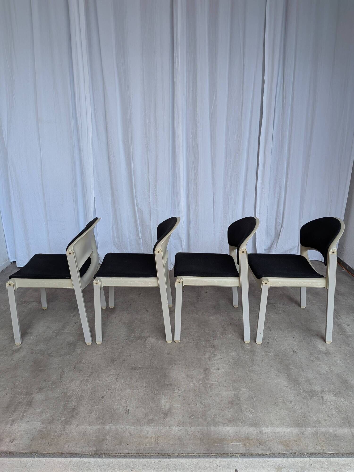 Set of 4 Vintage Aeon Mondial Stackable Chair / Dutch Postmodern Dining Cha