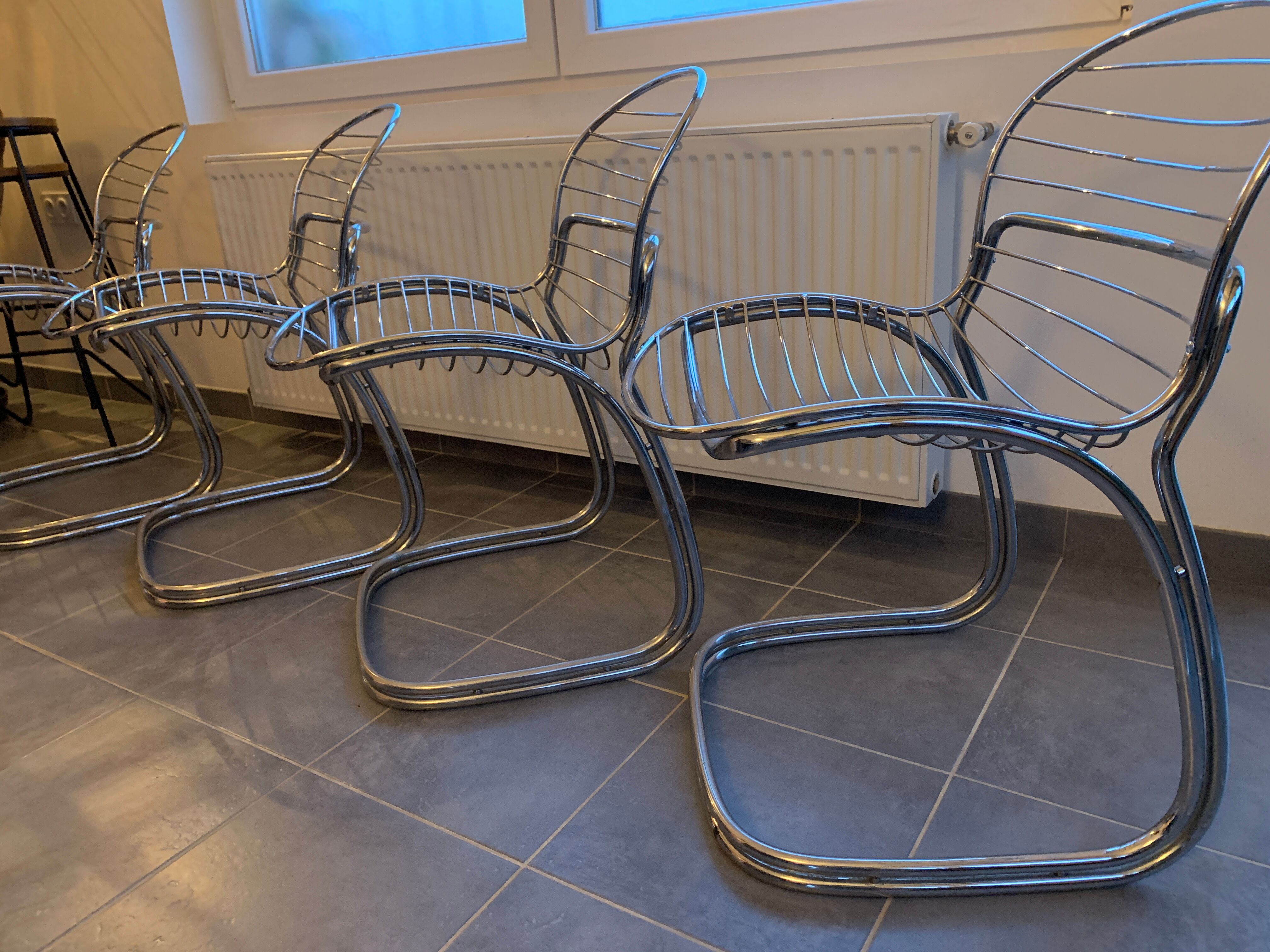 Suite of 4 suspended chairs Chromées Modele Sabrina by Gastone RINALDI