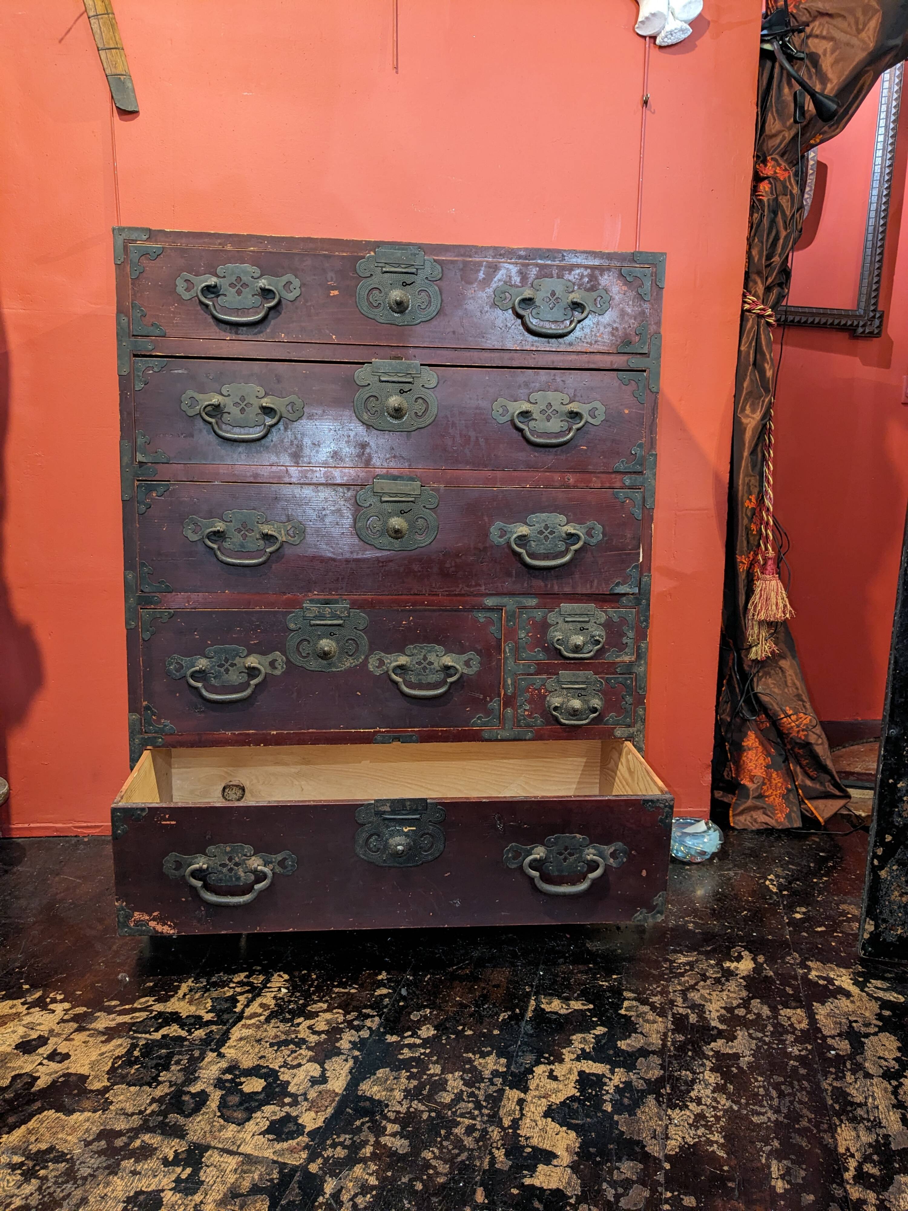Commode japonaise (tansu) Japon, période Meiji circa 1860 -1900