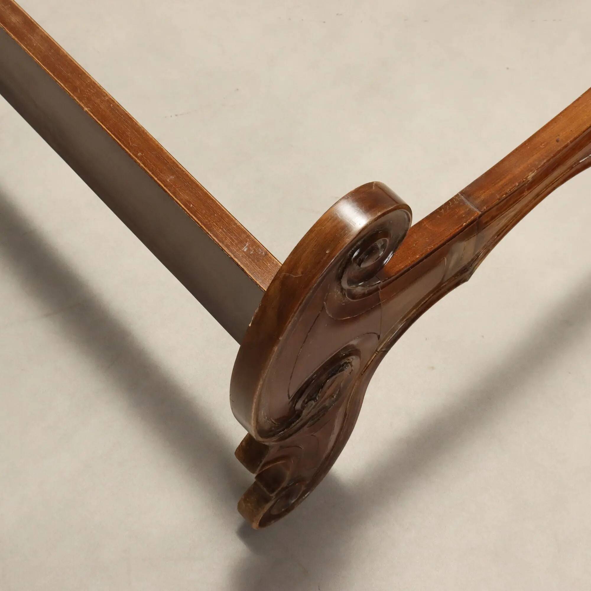 Antique Louis-Philippe bed in carved walnut, Italy, 19th century.