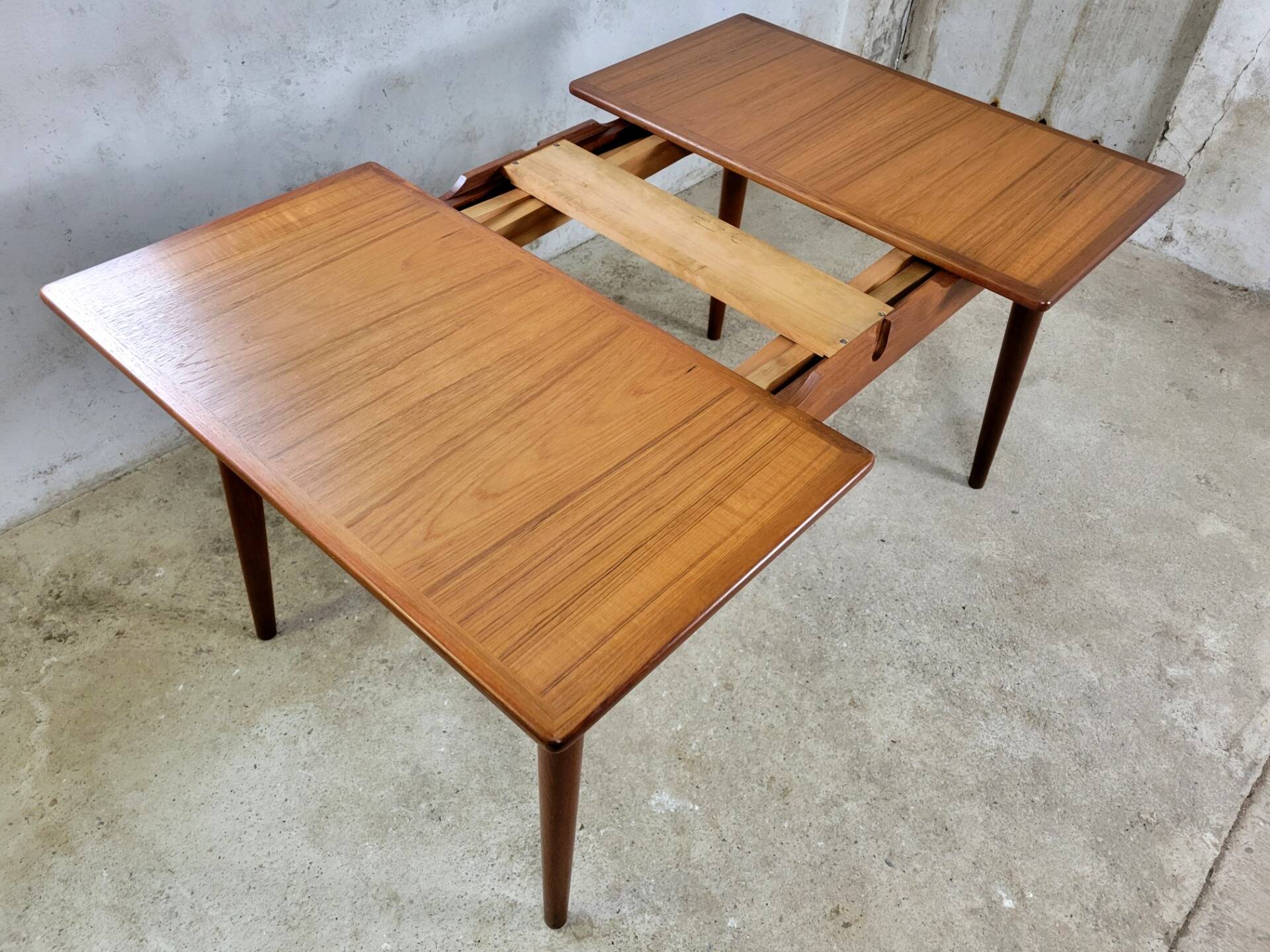 Vintage AT 312 dining table by Hans J. Wegner for Andreas Tuck