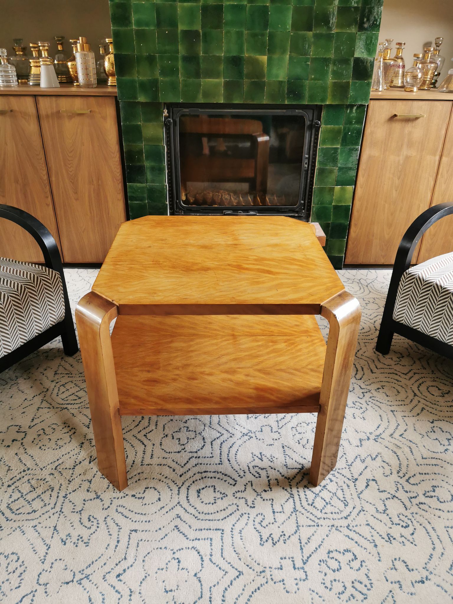 Table basse art déco carrée en bois clair
