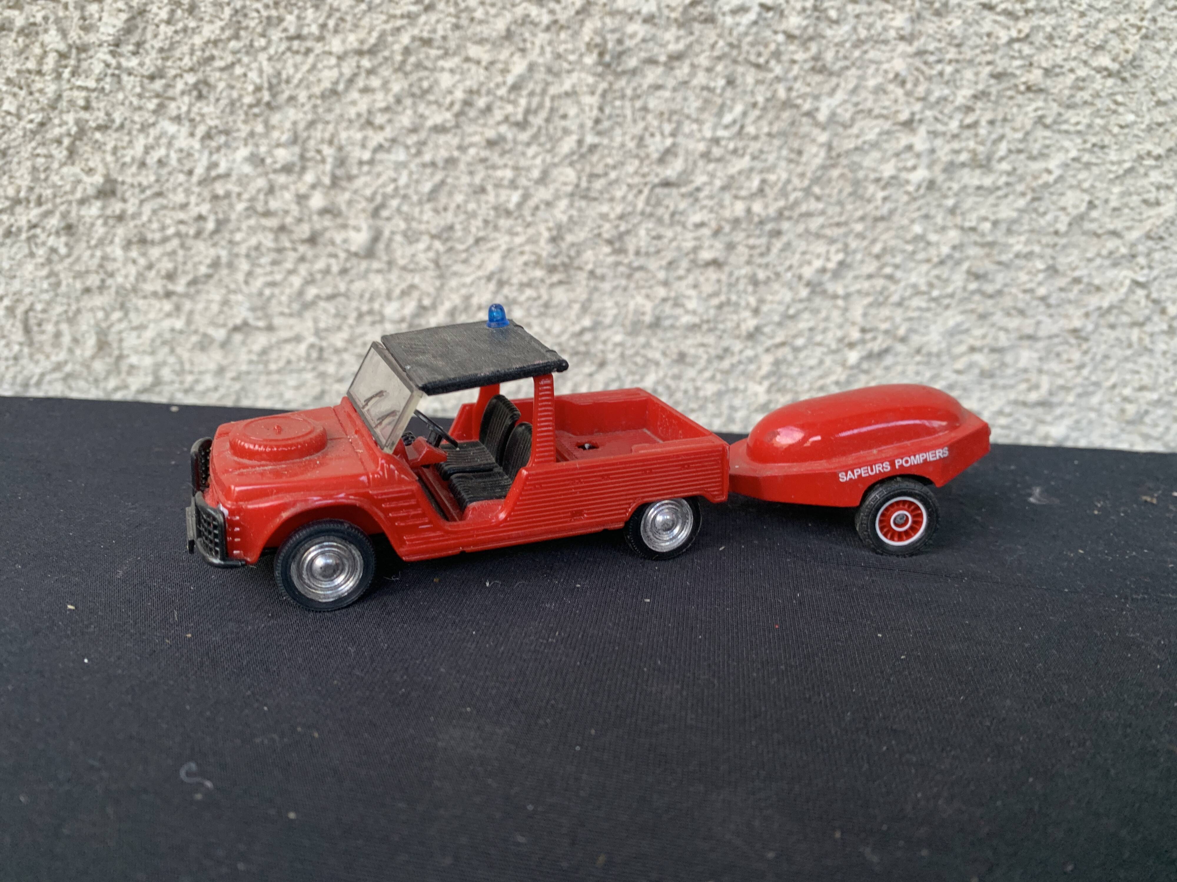 Citroën Mehari firefighters with solido trailer