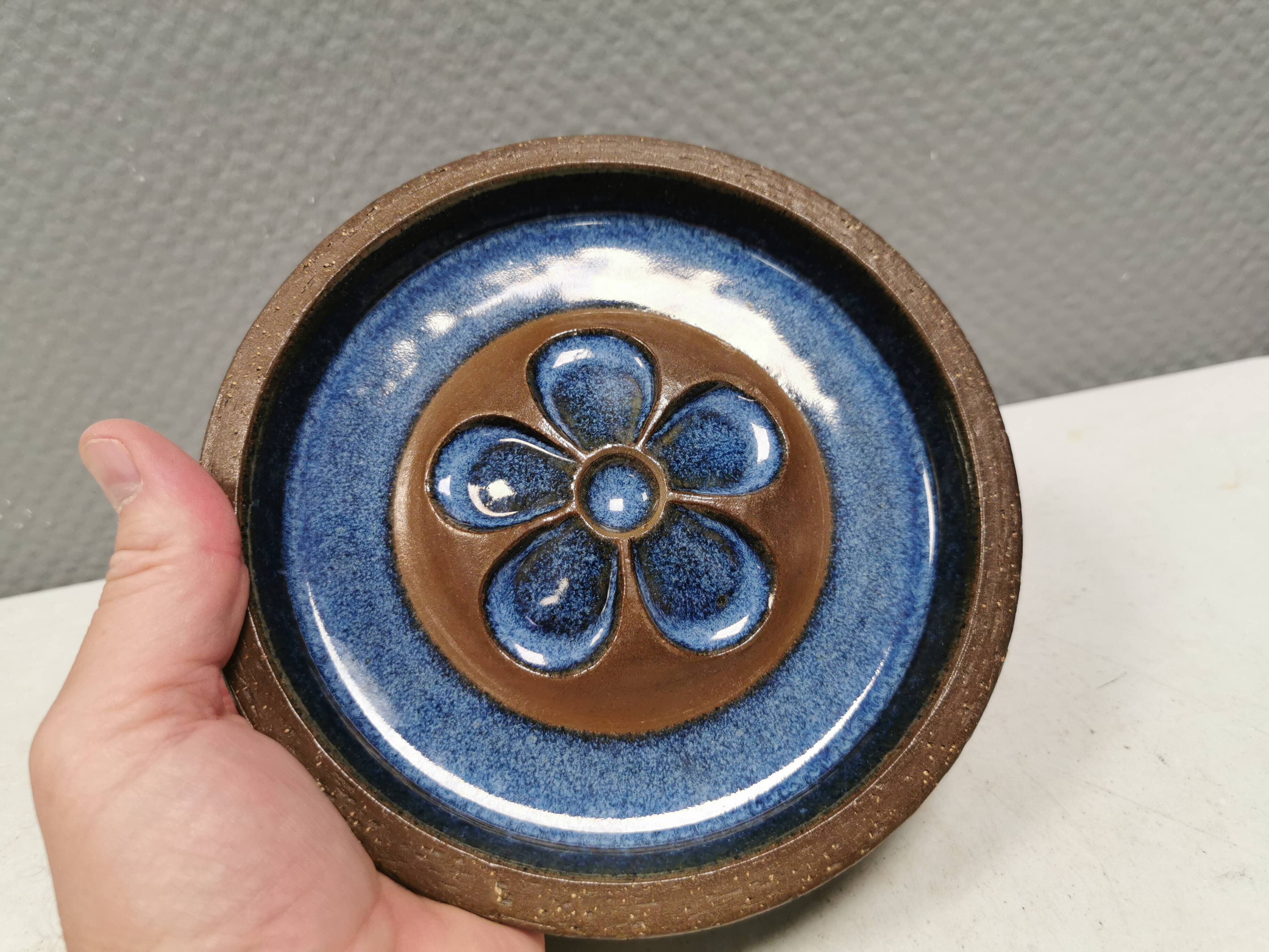 Circular ceramic dish by Marianne Starck (MS) for Michael Andersen, Denmark