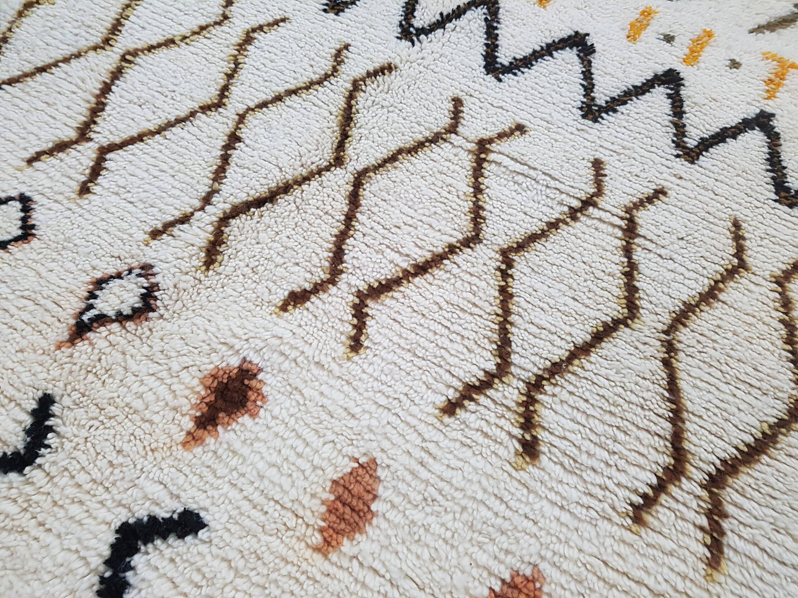 Moroccan Berber rug 258 x 141 cm Azilal wool rug