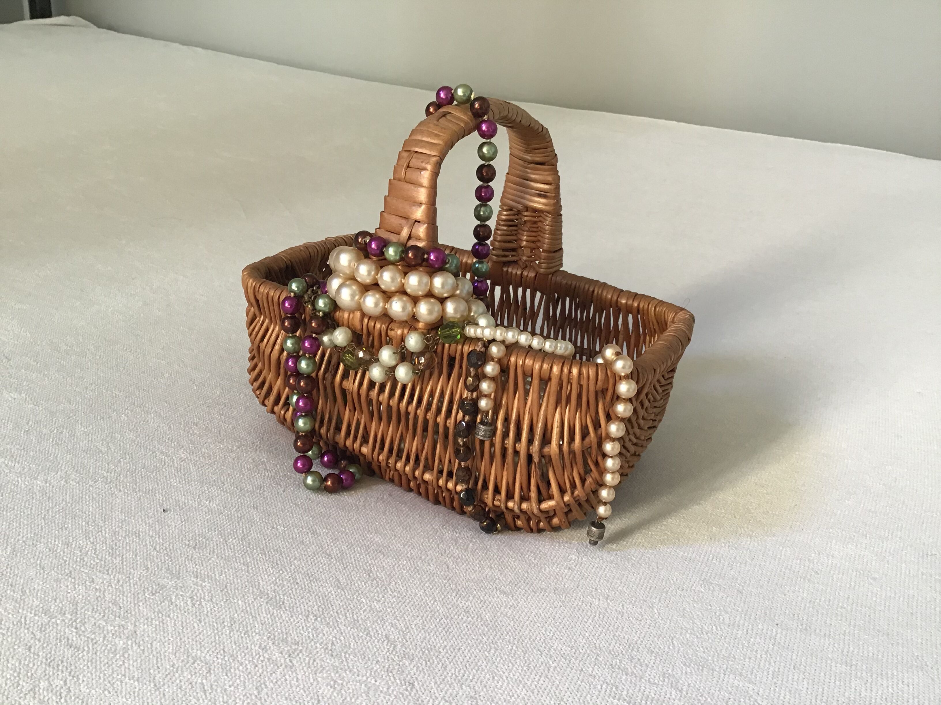 Panier osier fillette vintage
