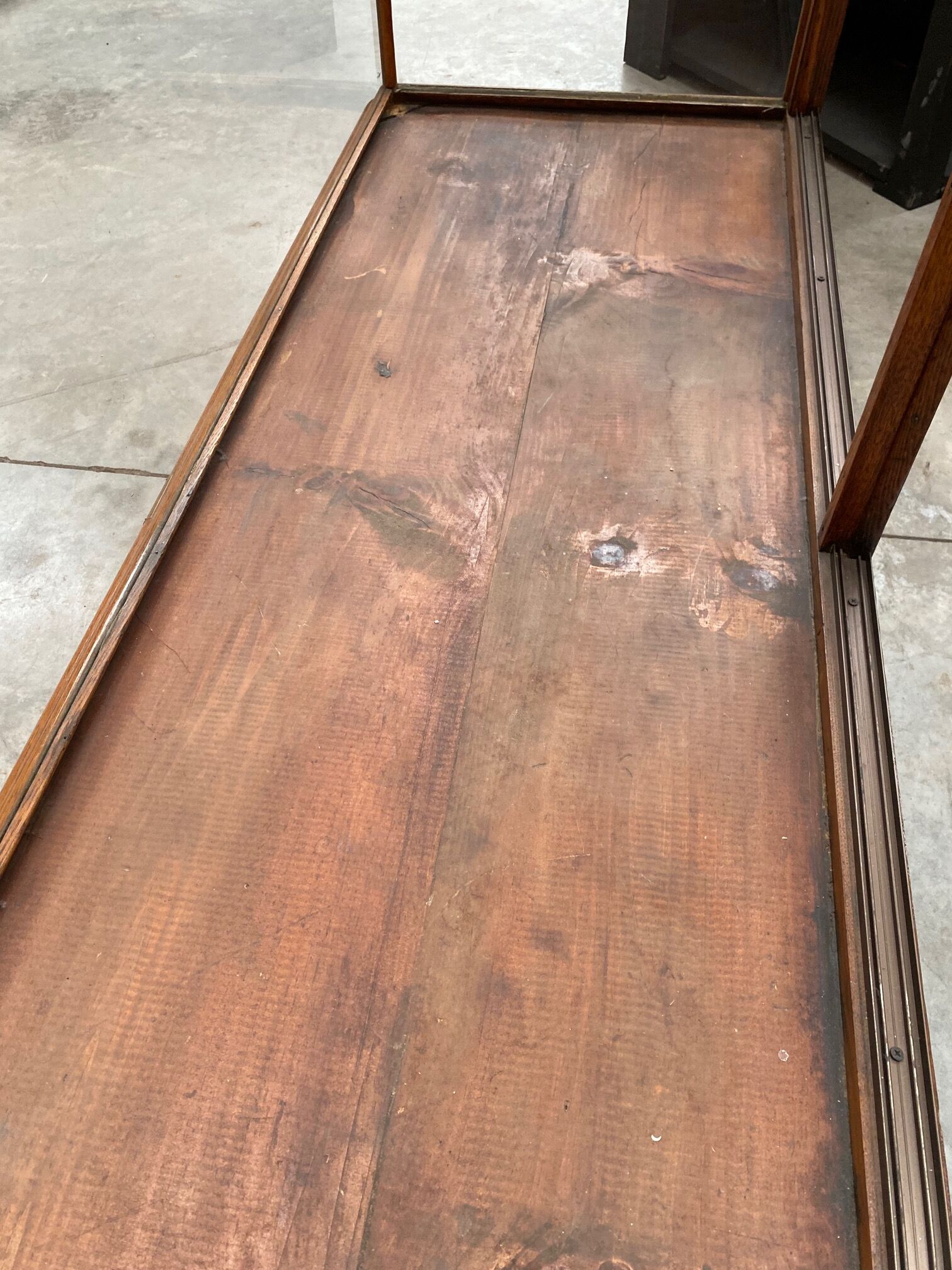 Presentation showcase counter early XXth